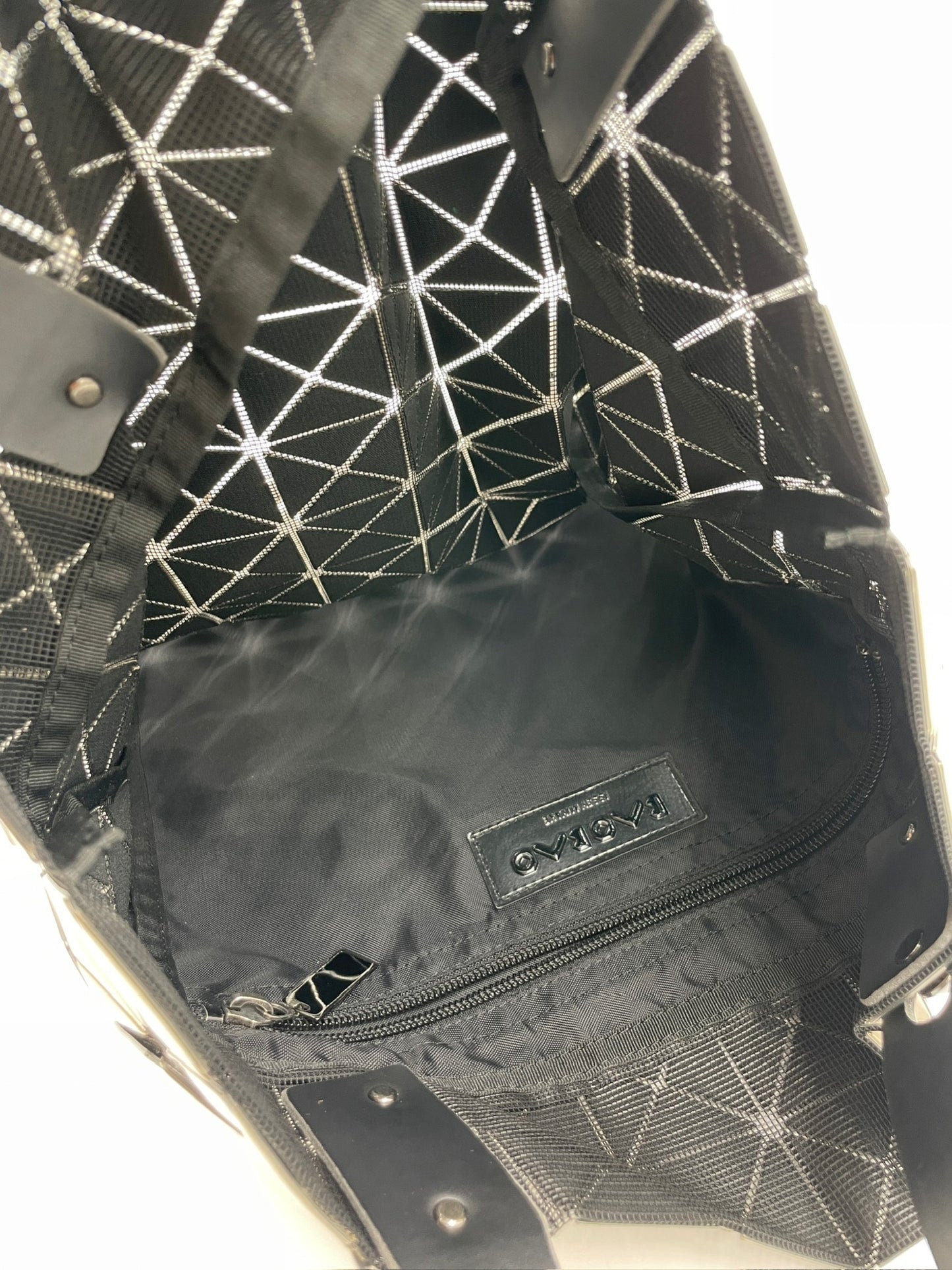 ISSEY MIYAKE 灰銀色鏡面包/Rank SA