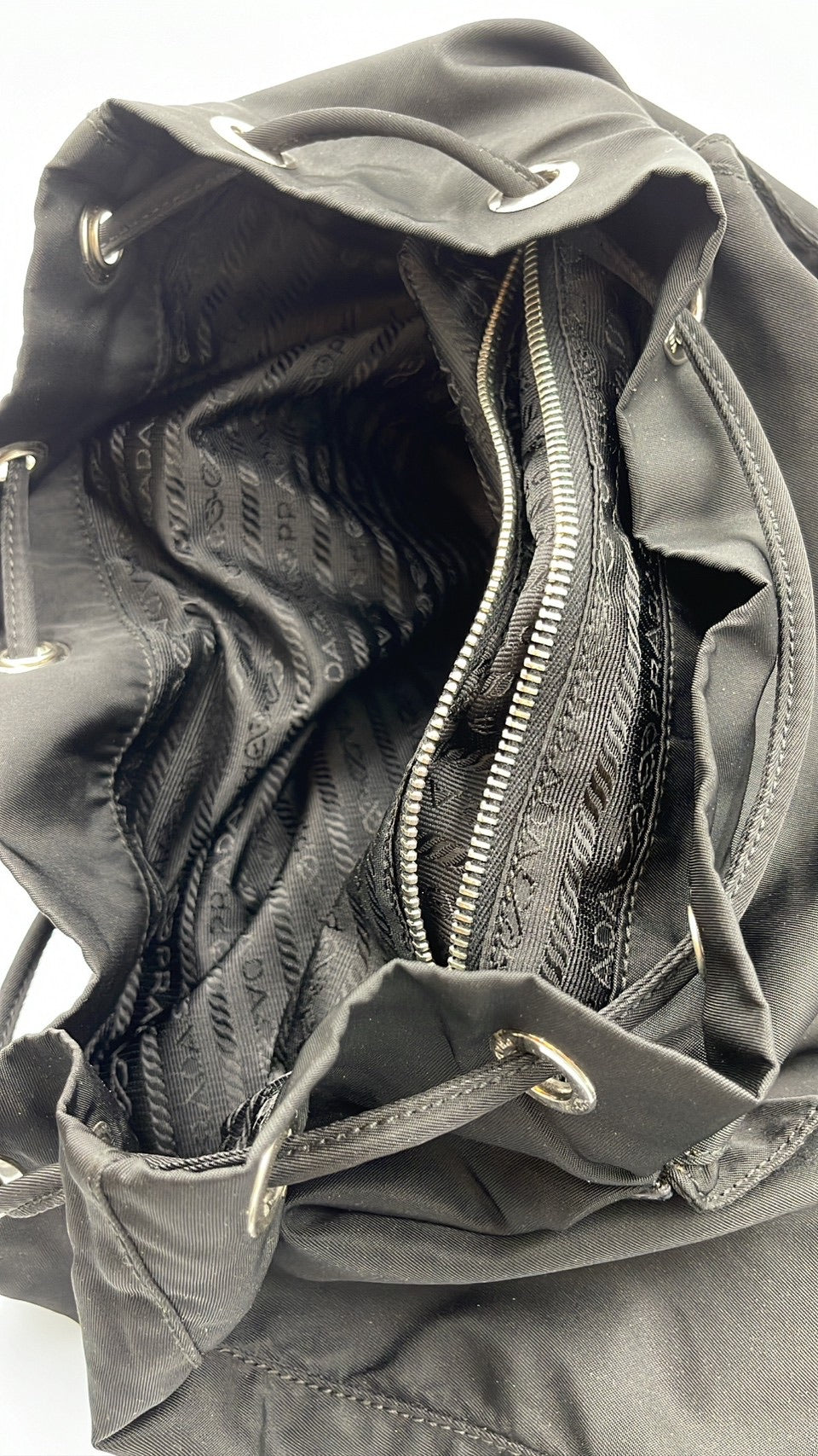 Prada 尼龍雙肩包 / Rank SA