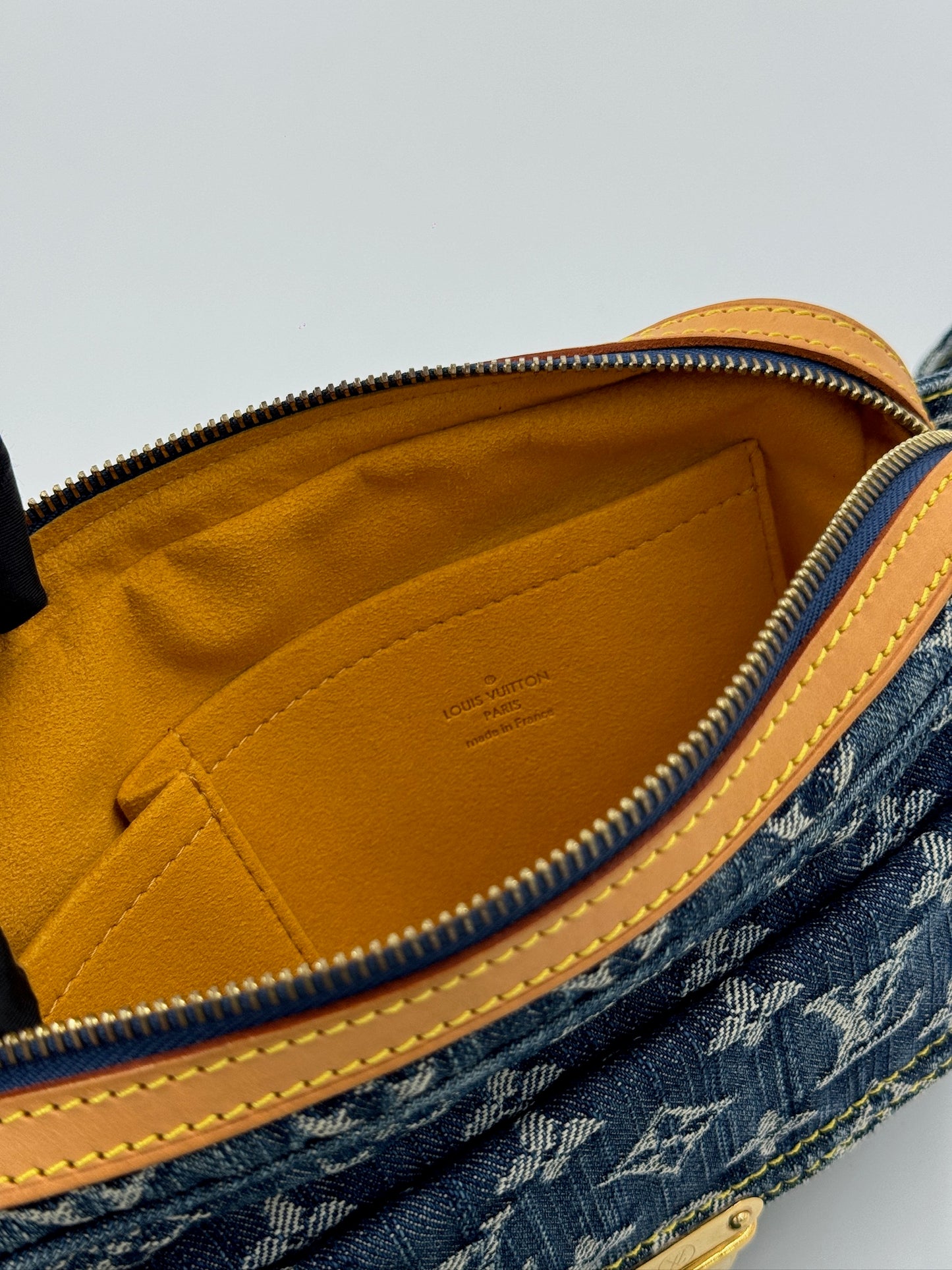 Louis Vuitton 牛仔相機包 / Rank A 24071906