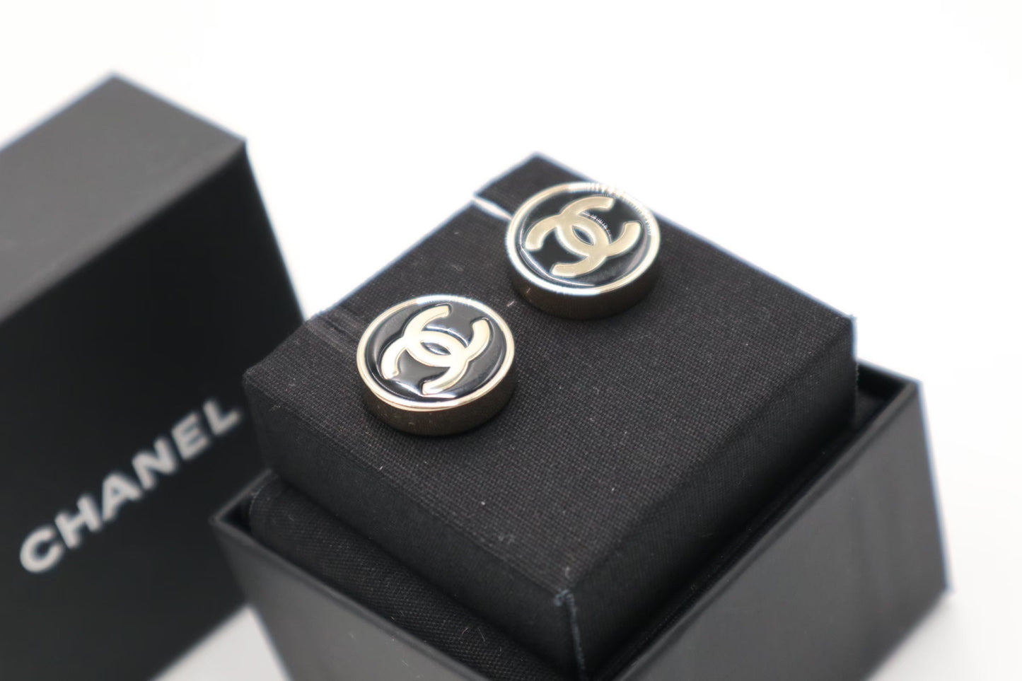 Chanel Earrings / Rank SA 25041102