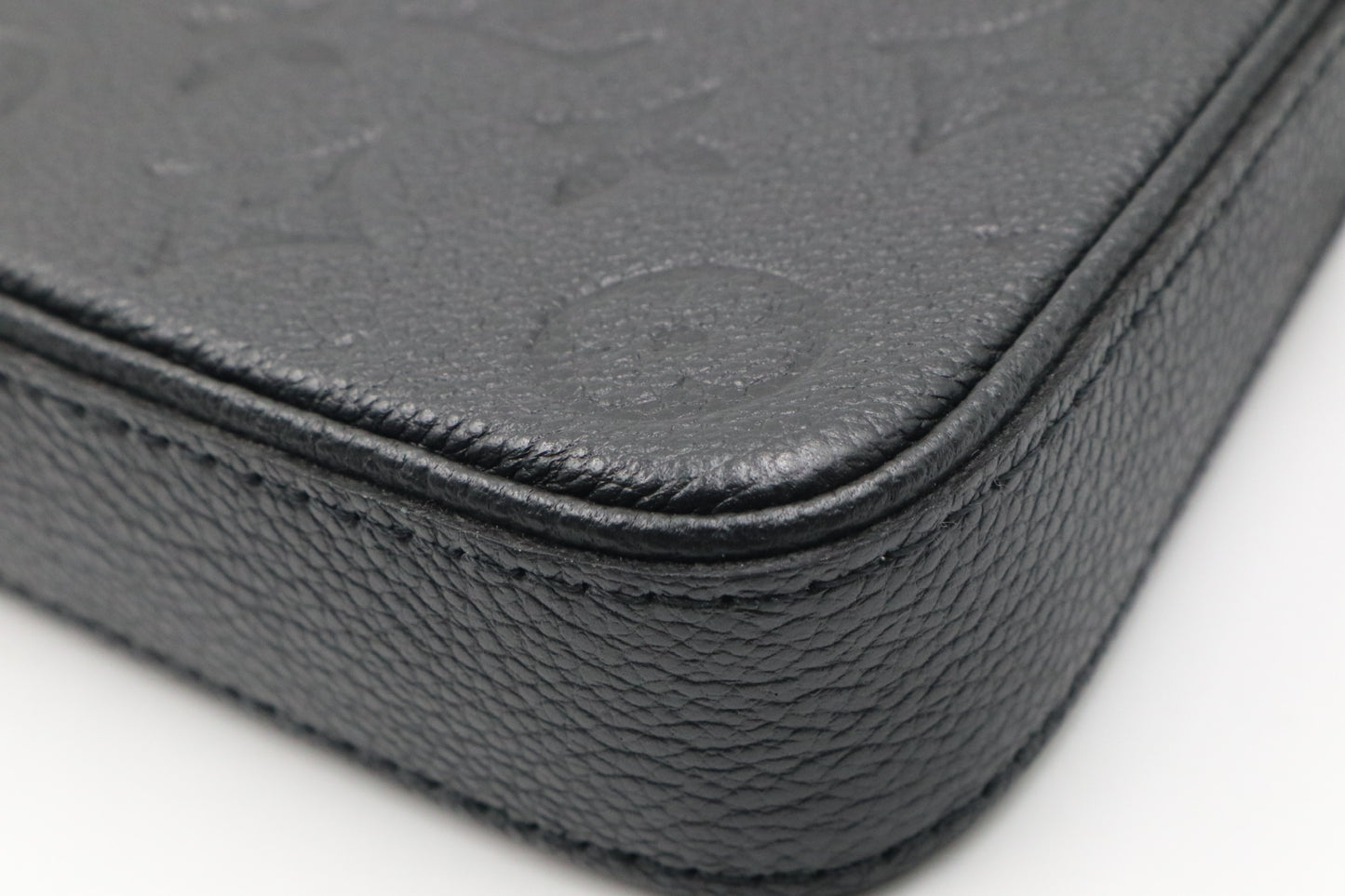 Louis Vuitton Easy Pouch黑色 / Rank SA 251030009