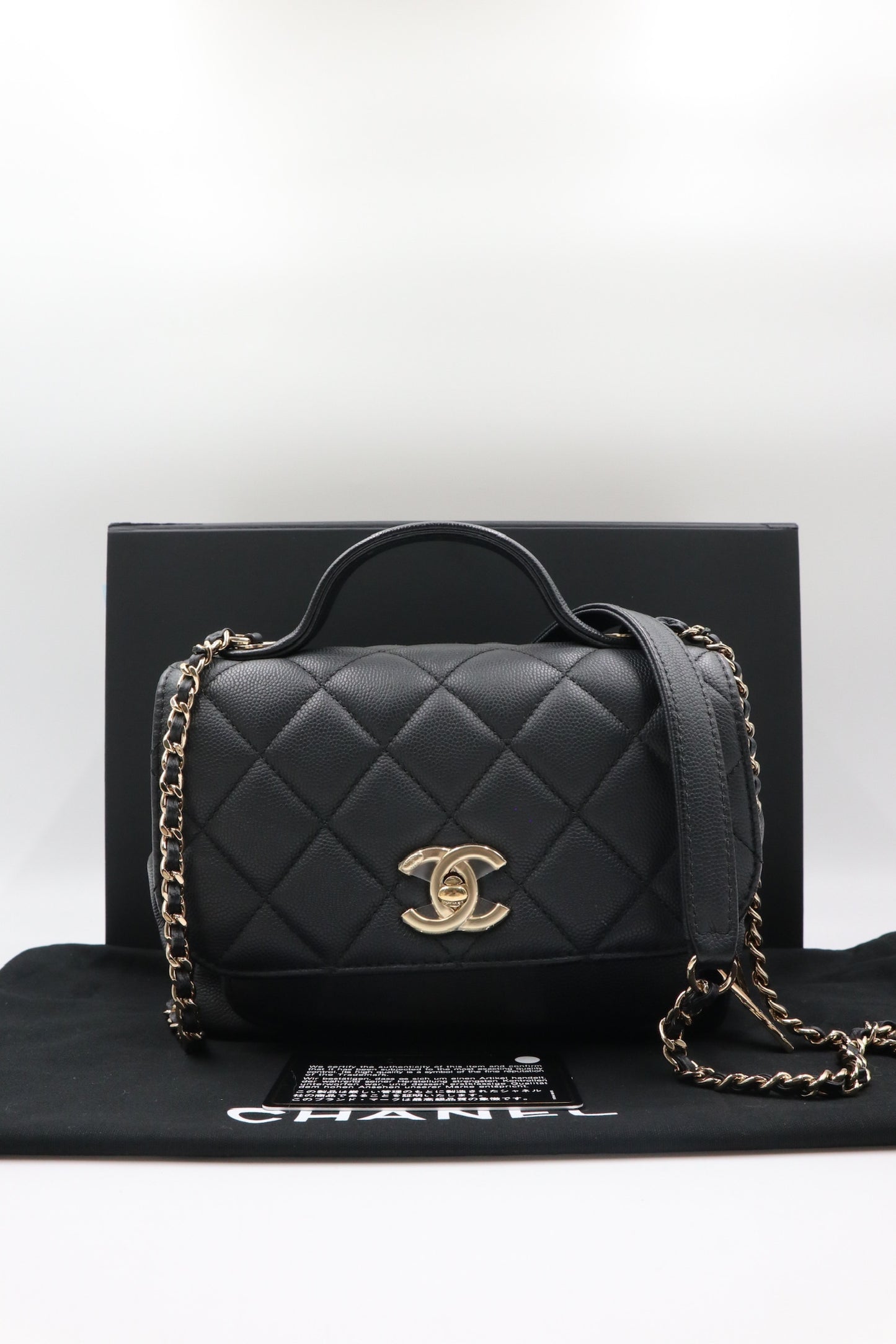 Chanel 黑金小號郵差包 / Rank SA 251106001