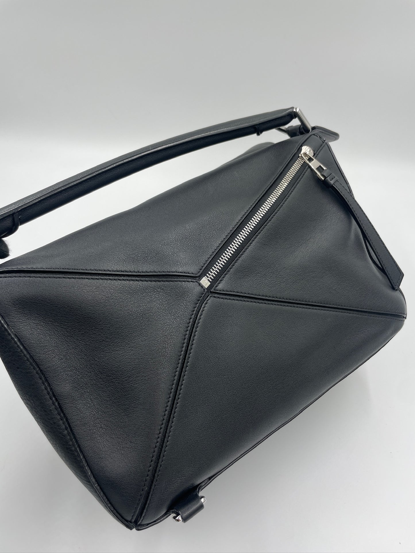 Loewe Puzzle Medium Black / Rank A