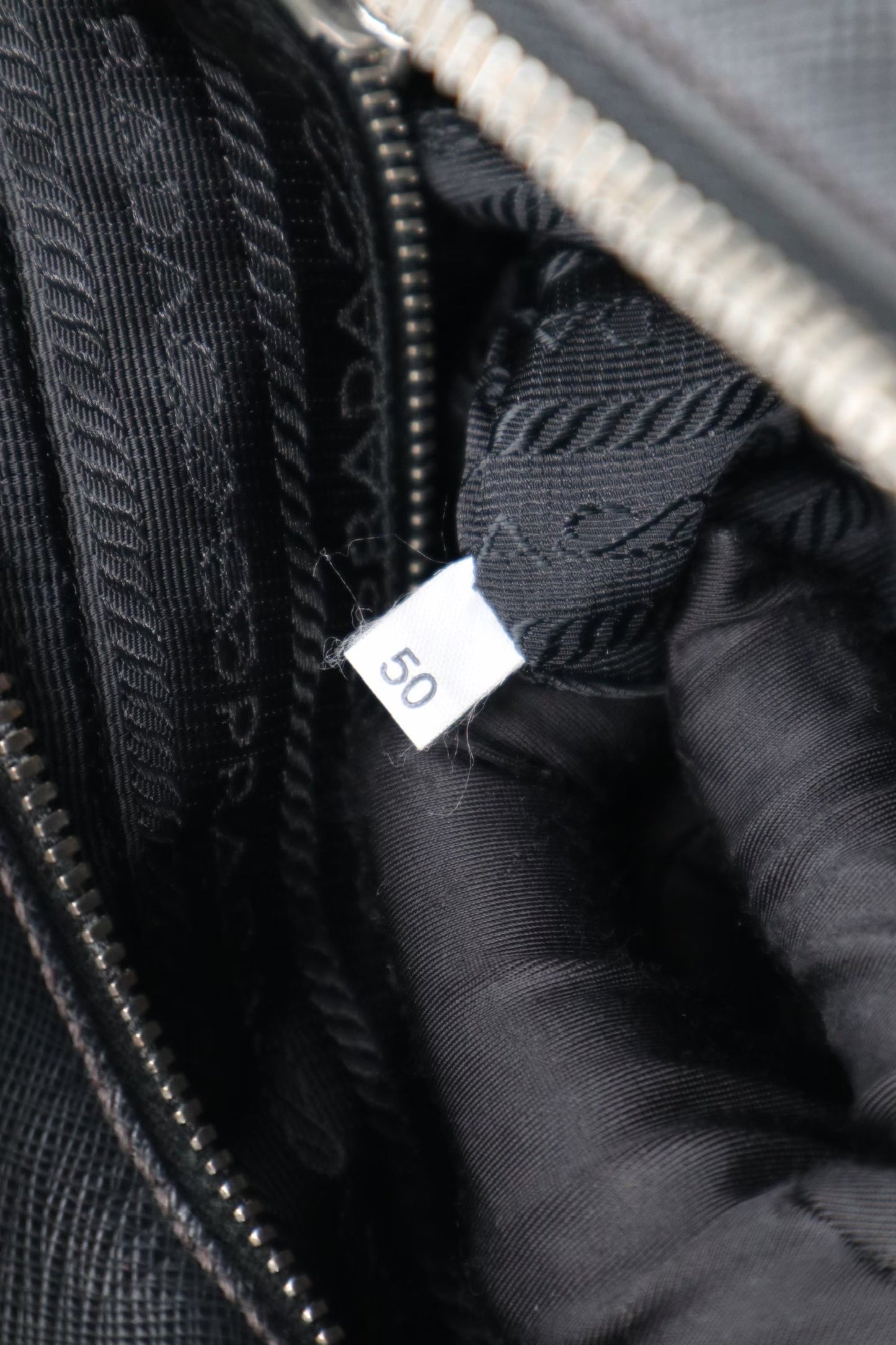 Prada 皮革保齡球包 / Rank SA 250827001