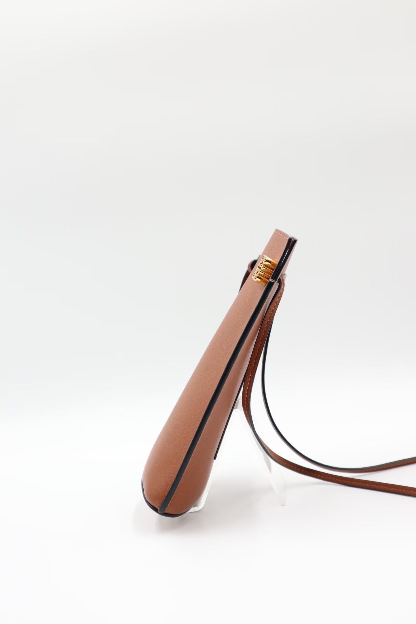 Loewe 手機包/ Rank A 25042403