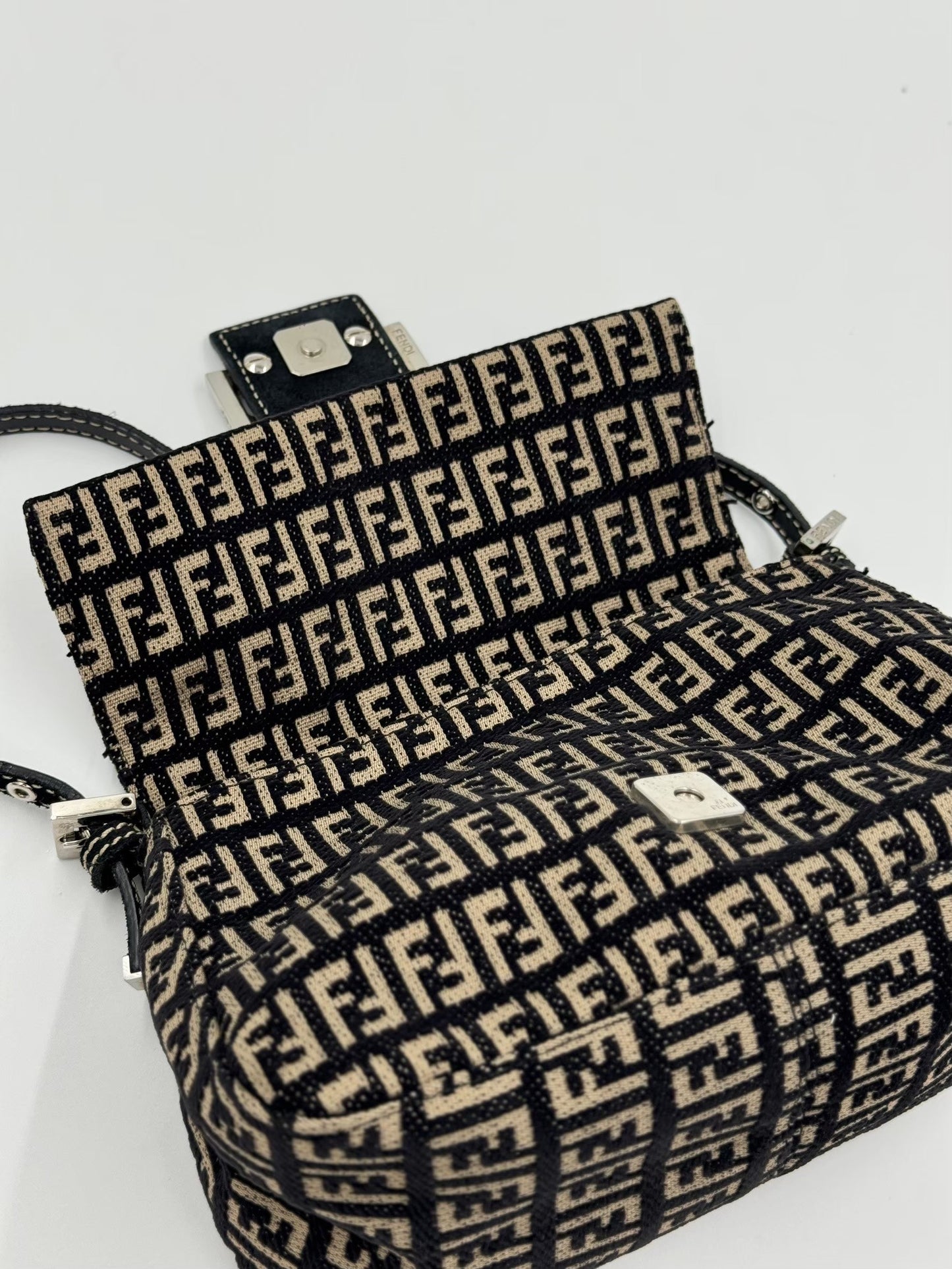 Fendi 米色老花小胖丁 / Rank SA