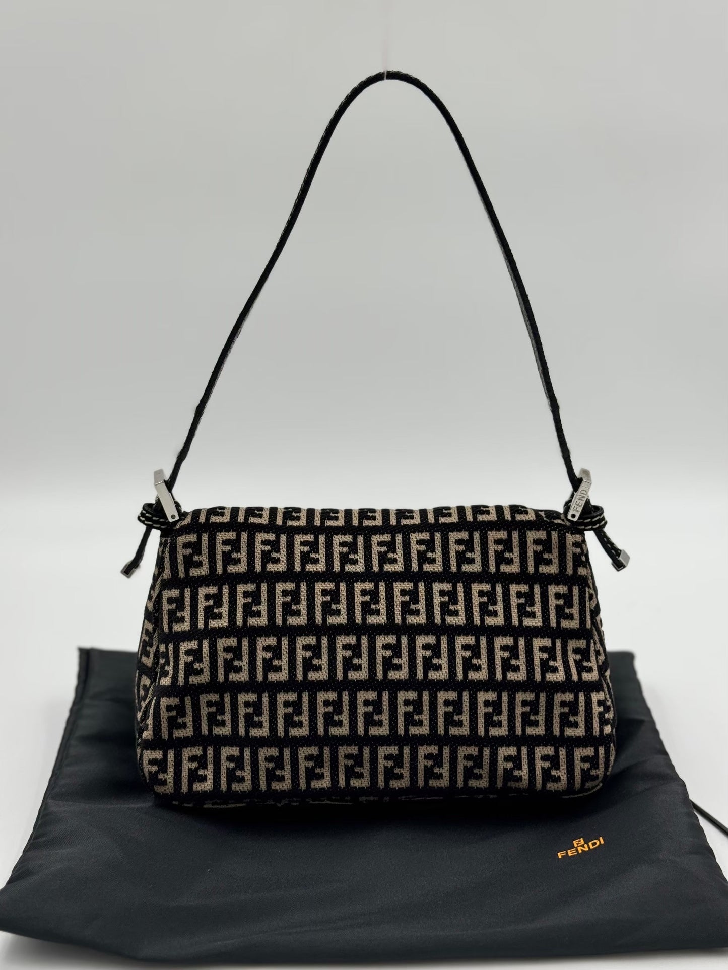 Fendi 米色老花小胖丁 / Rank SA