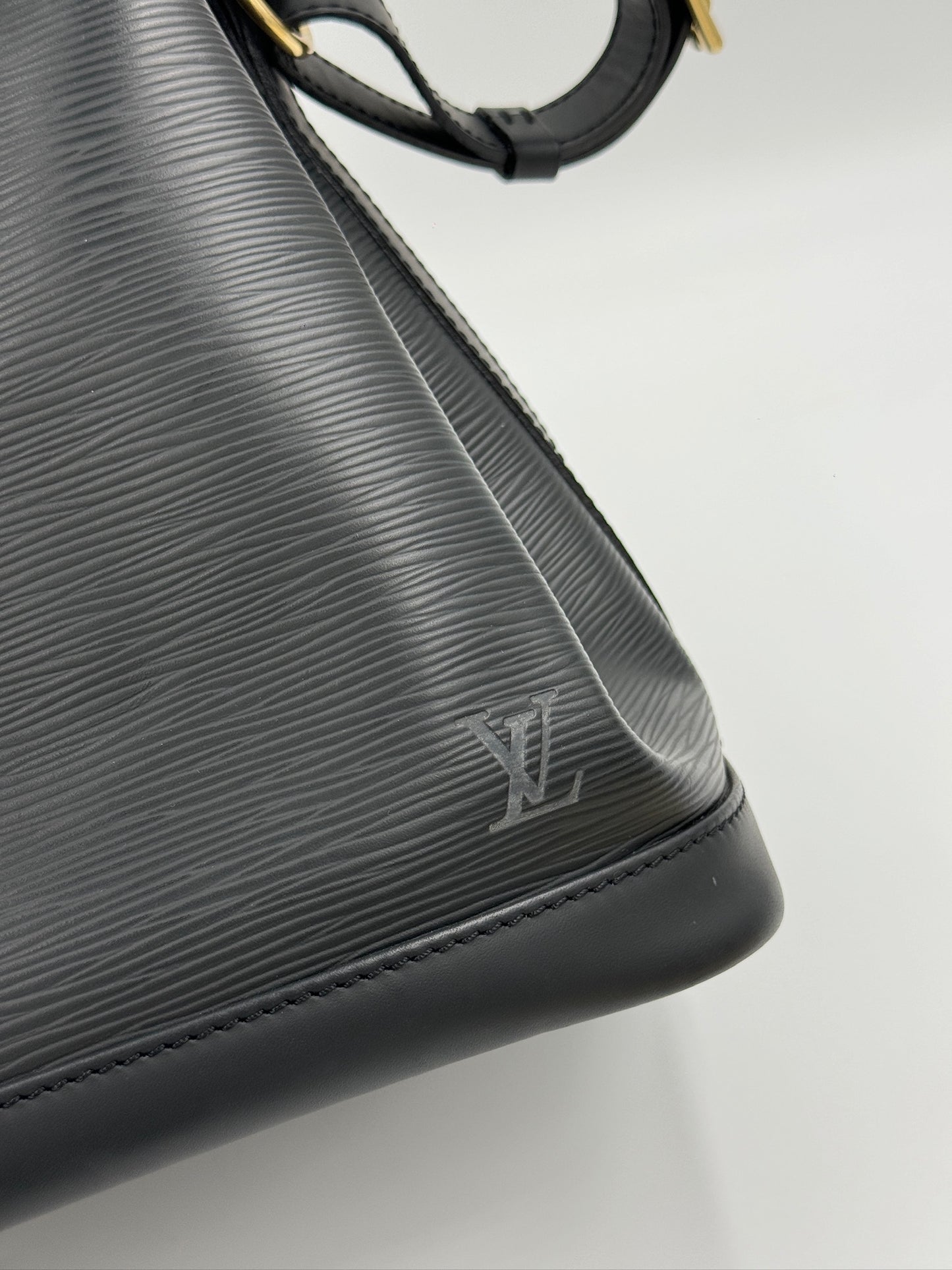 Louis Vuitton  Noe Epi 水波紋水桶包 / Rank SA