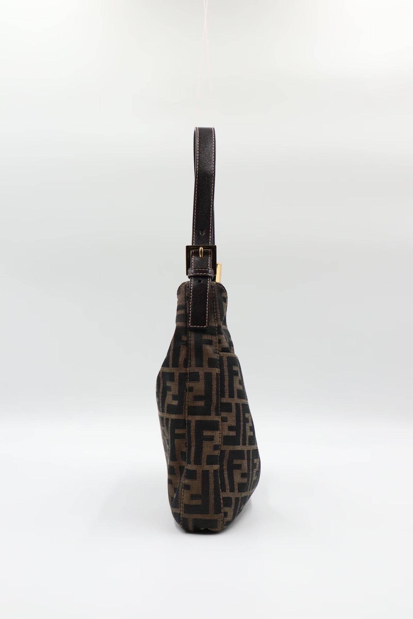 Fendi 牛角腋下包/Rank A S25102301