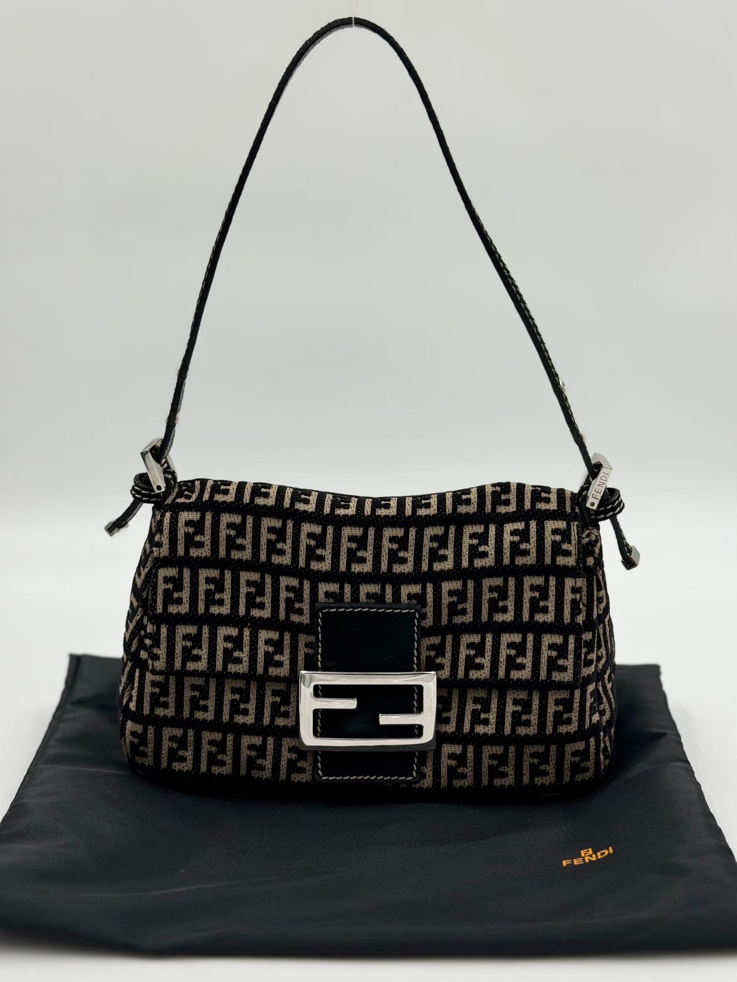 Fendi 米色老花小胖丁 / Rank SA