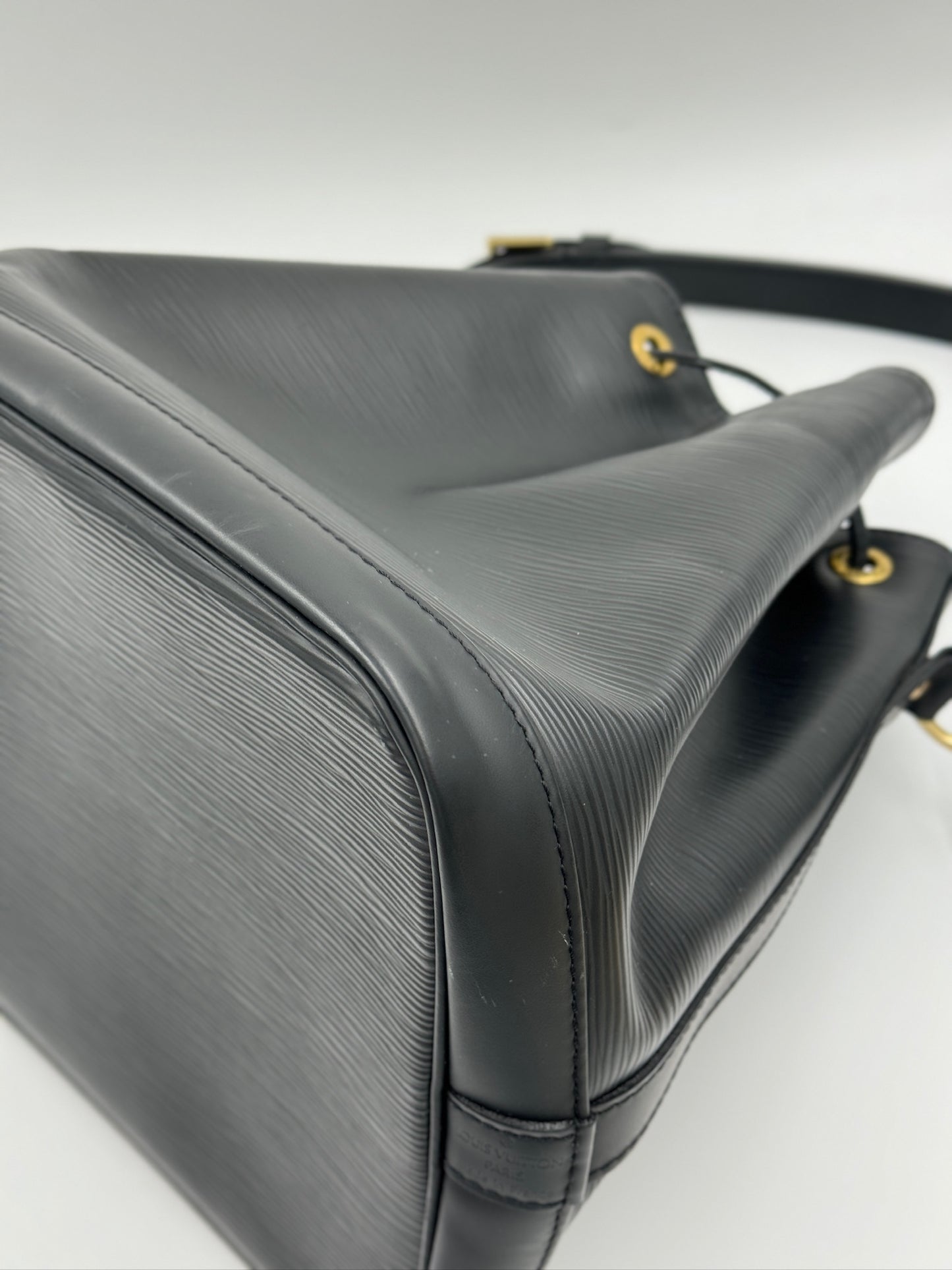 Louis Vuitton  Noe Epi 水波紋水桶包 / Rank SA