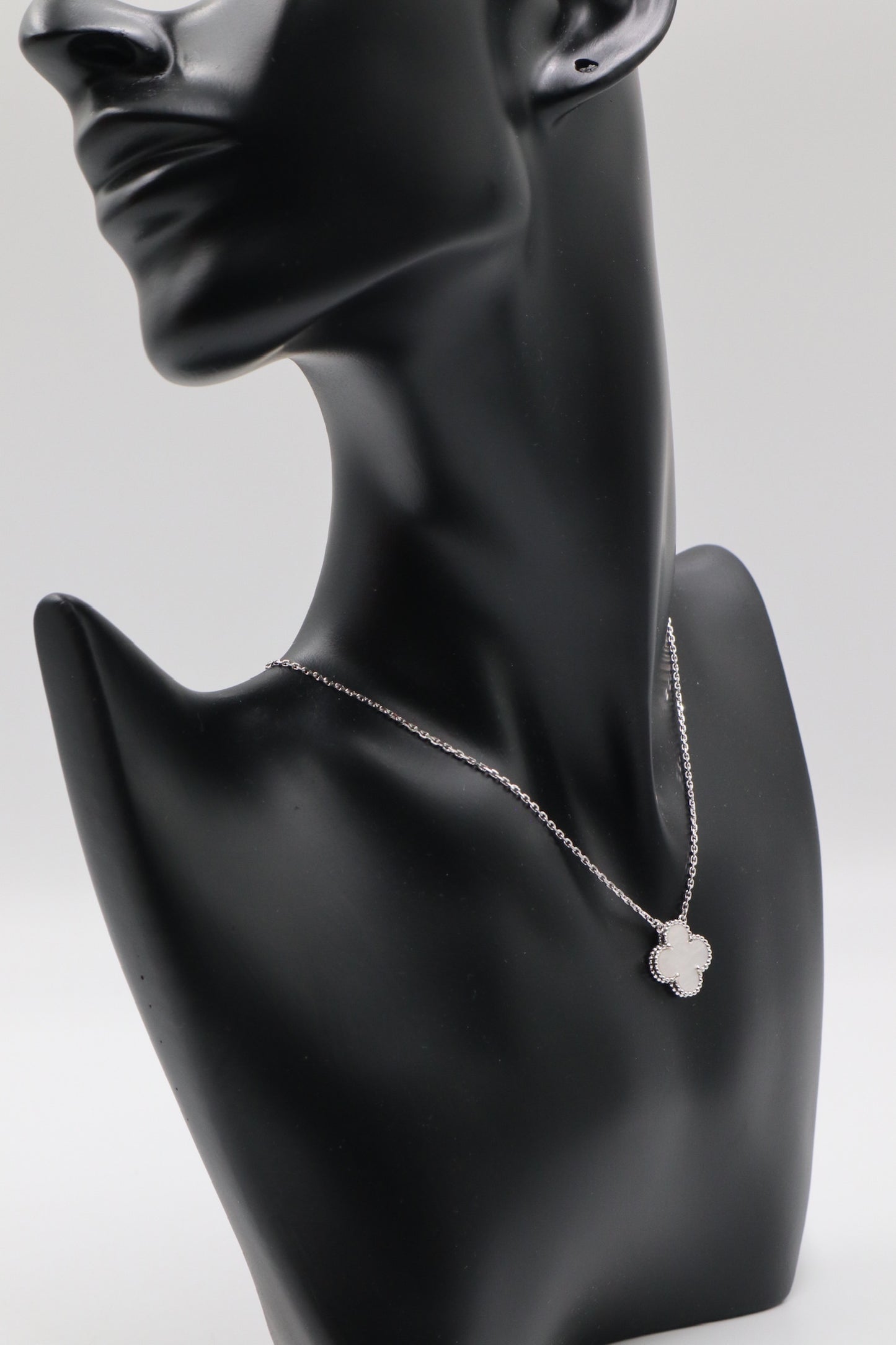 VCA 白K珍珠母貝墜飾 Necklace / Rank SA251027001