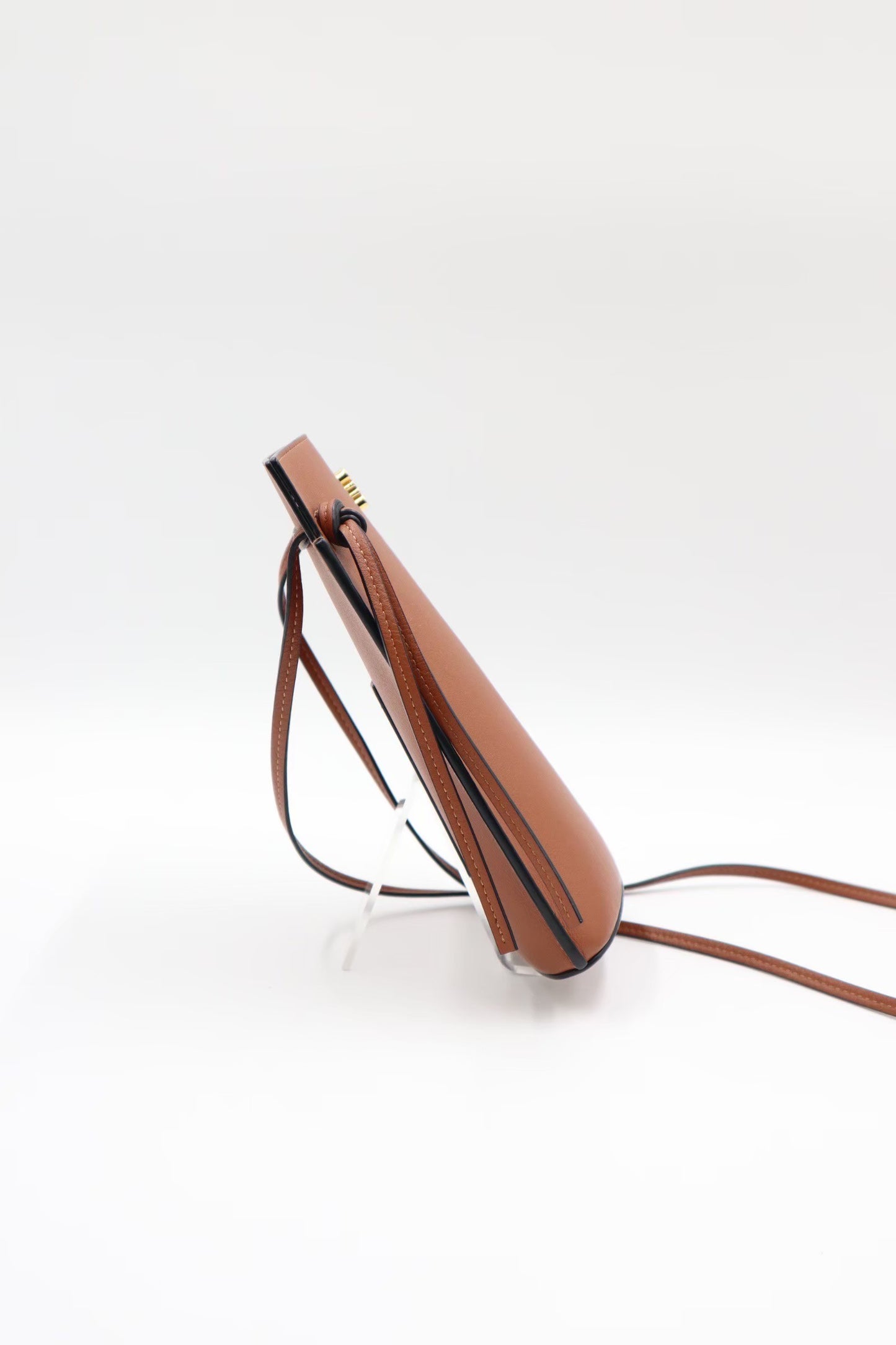 Loewe 手機包/ Rank A 25042403