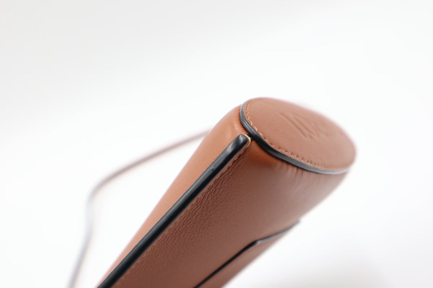 Loewe 手機包/ Rank A 25042403