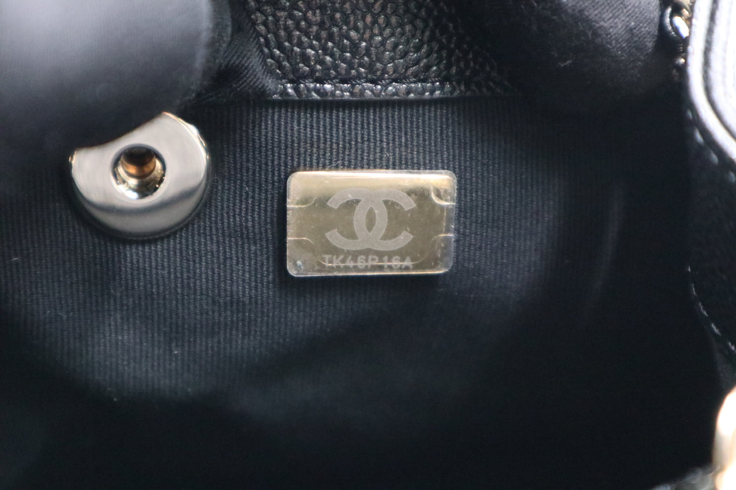 Chanel 黑魚子醬銀釦後背包 / Rank N 251018001