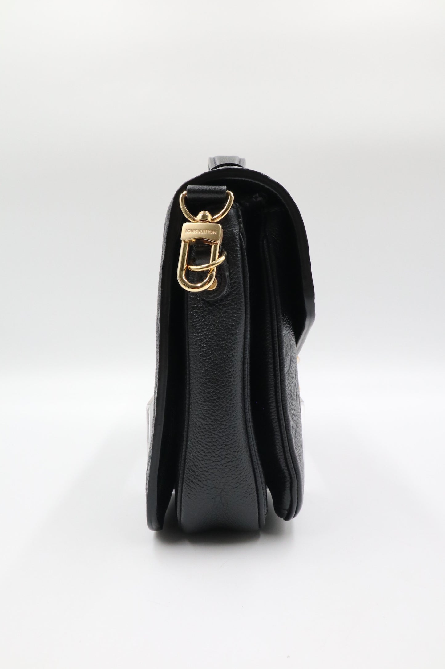 Louis Vuitton 牛皮壓紋金釦郵差包 黑色 / Rank SA 251106002