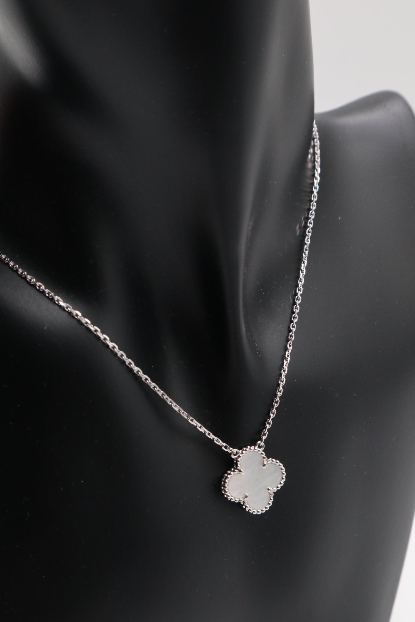 VCA 白K珍珠母貝墜飾 Necklace / Rank SA251027001