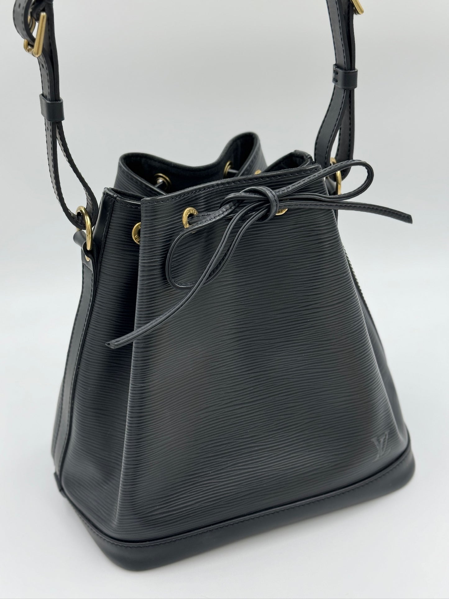 Louis Vuitton  Noe Epi 水波紋水桶包 / Rank SA