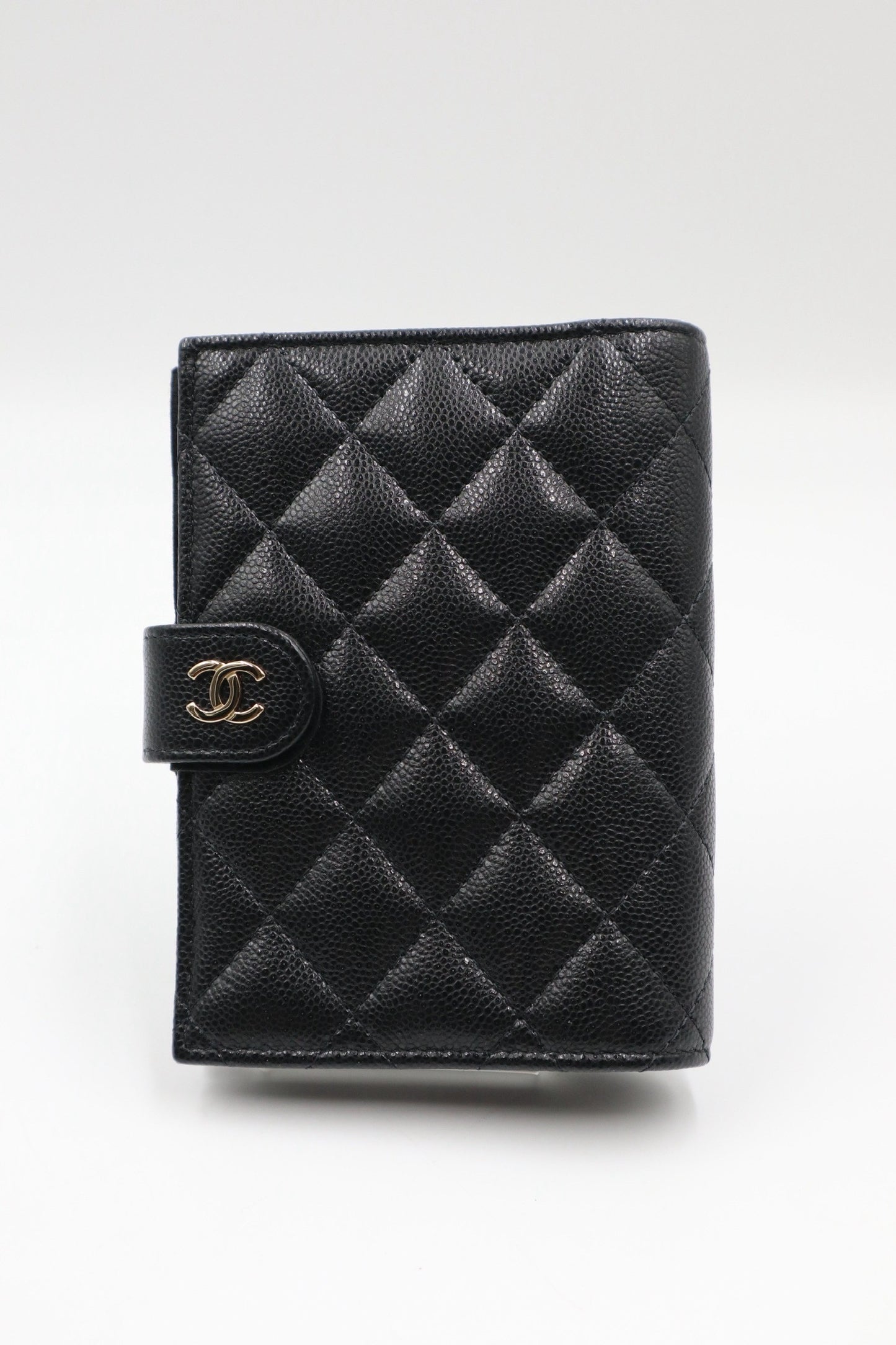 Chanel 24K雙折護照中夾 / Rank SA 251025001