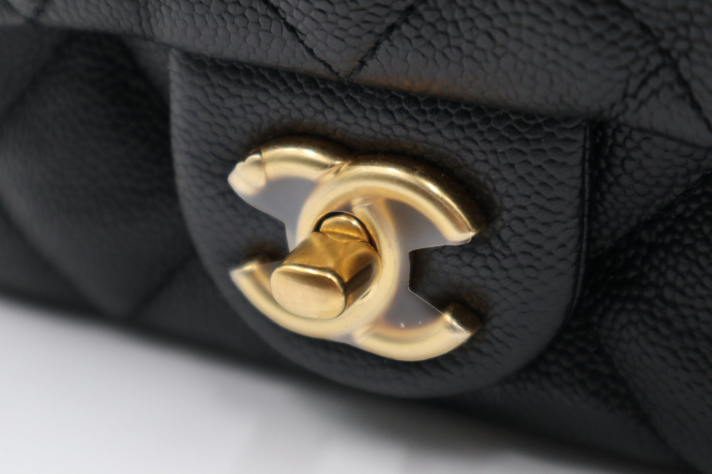 Chanel Mini Coco 19cm 愛心金球 / Rank N 24091801