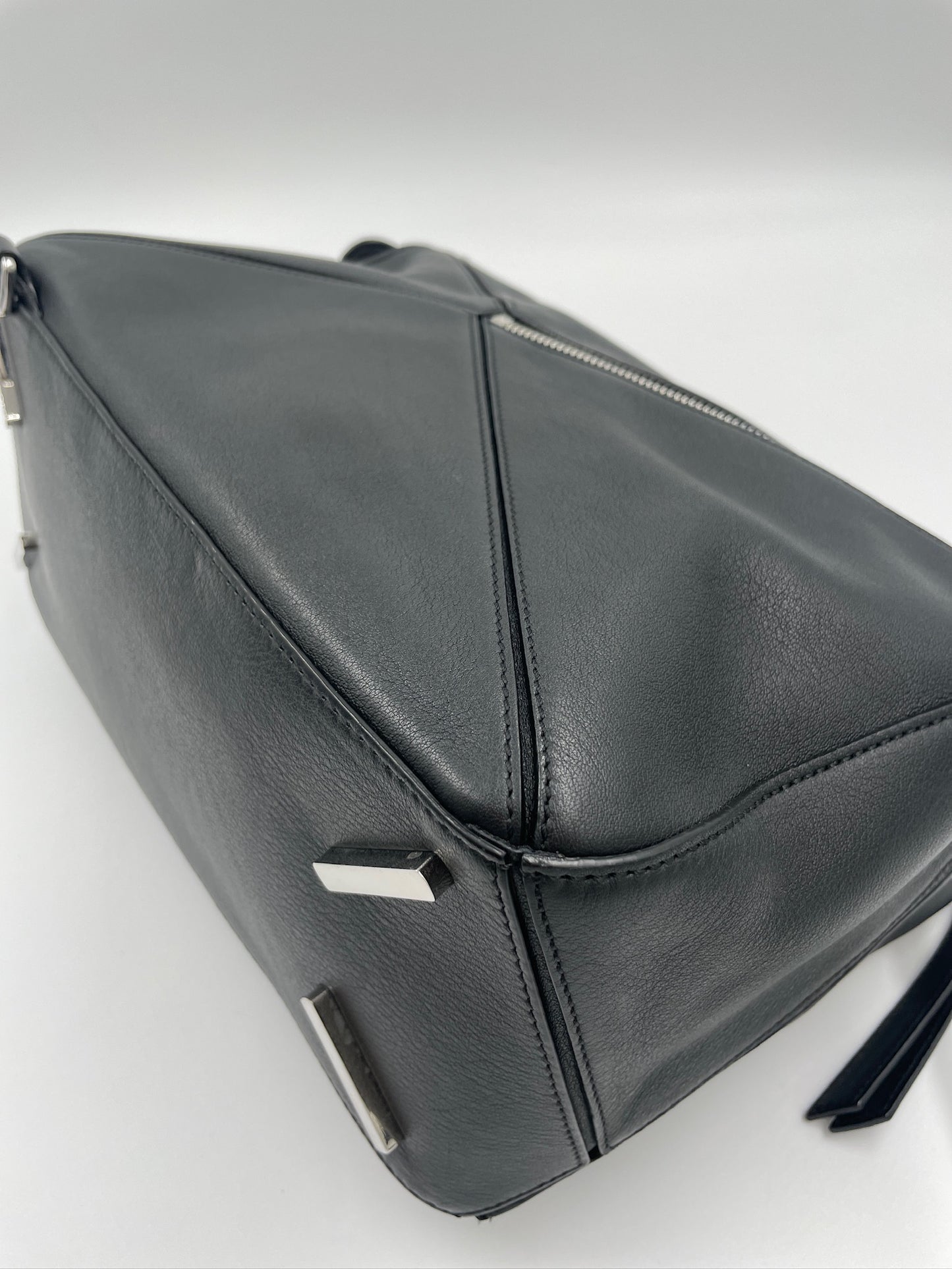 Loewe Puzzle Medium Black / Rank A