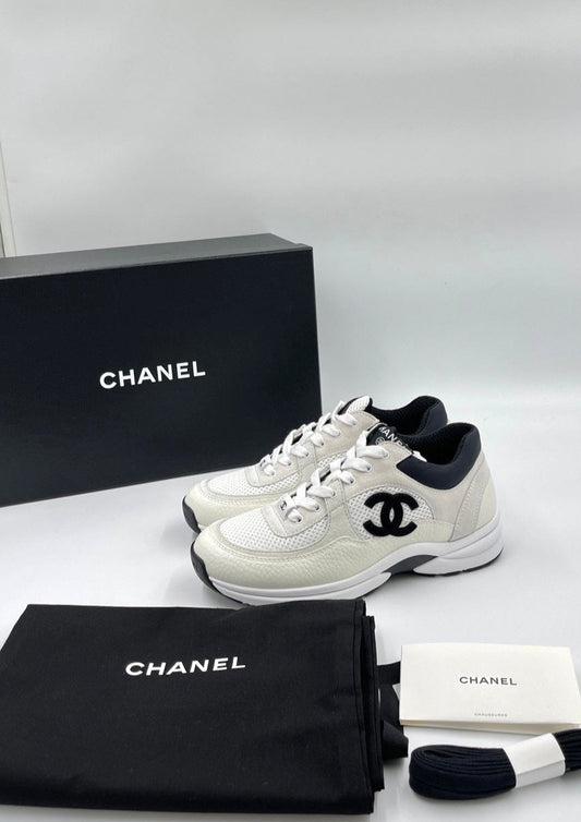 Chanel 麂皮熊貓運動鞋 / Brand new