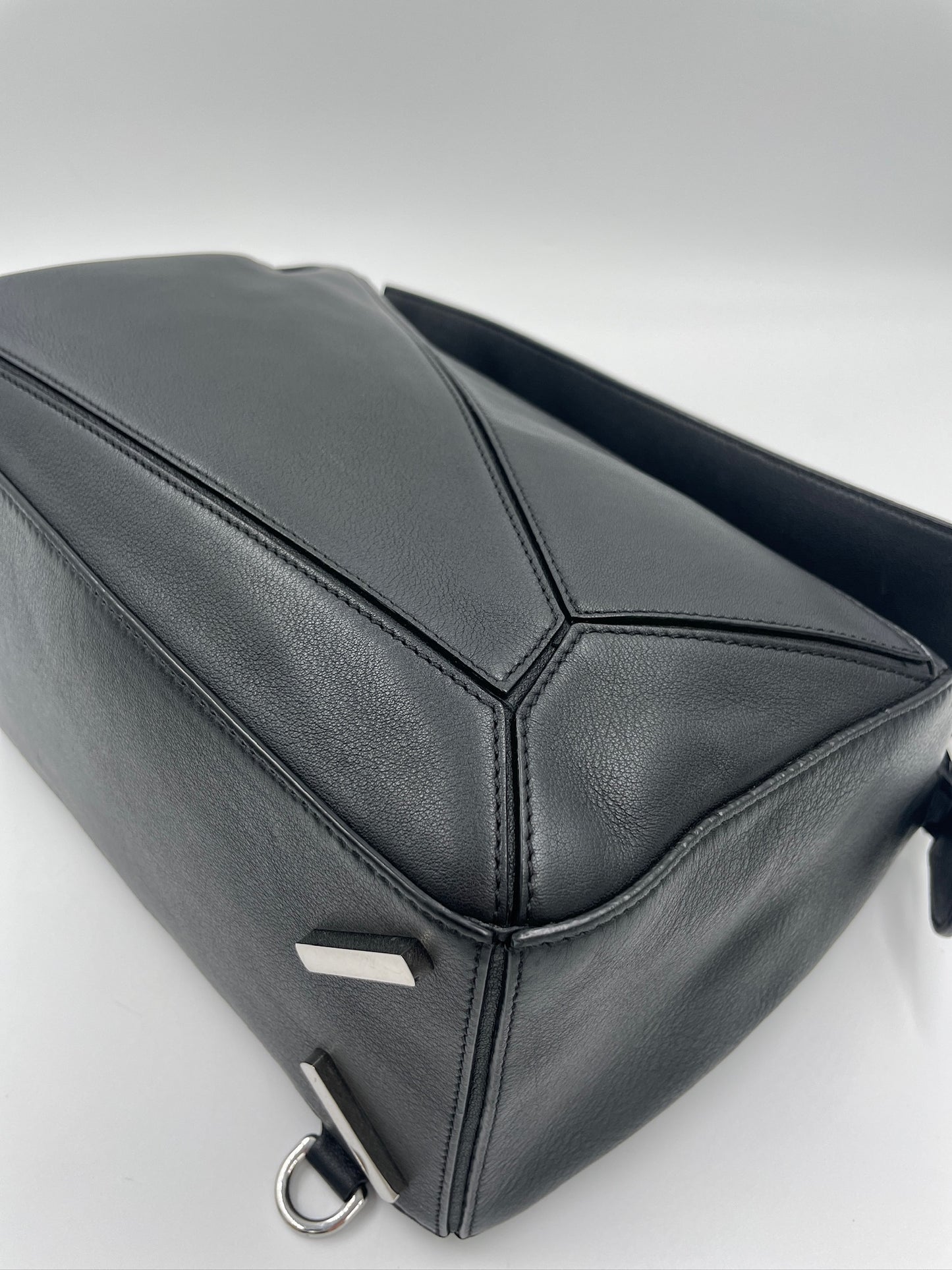 Loewe Puzzle Medium Black / Rank A