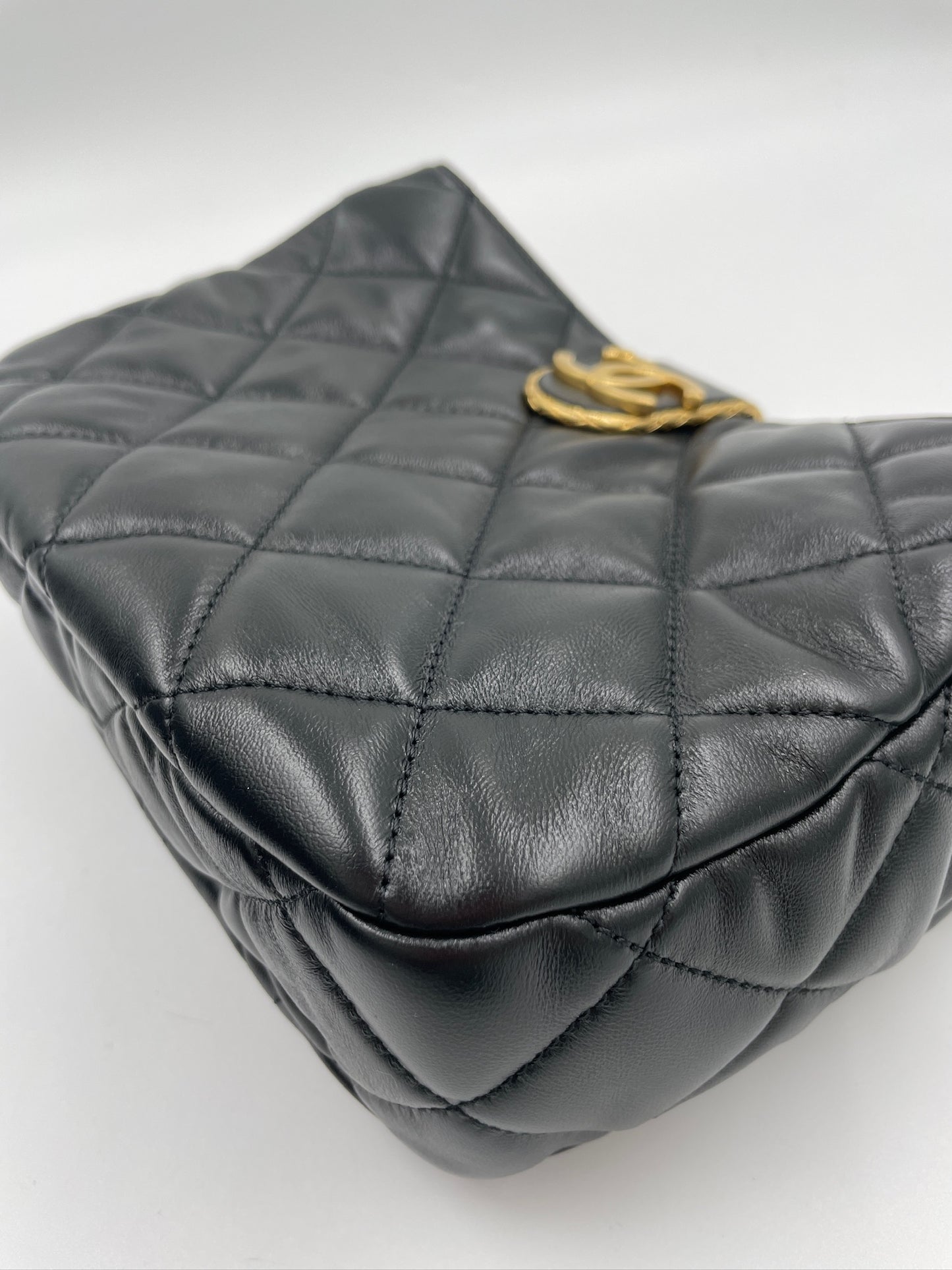 Chanel 22B 流浪托特/ Rank SA