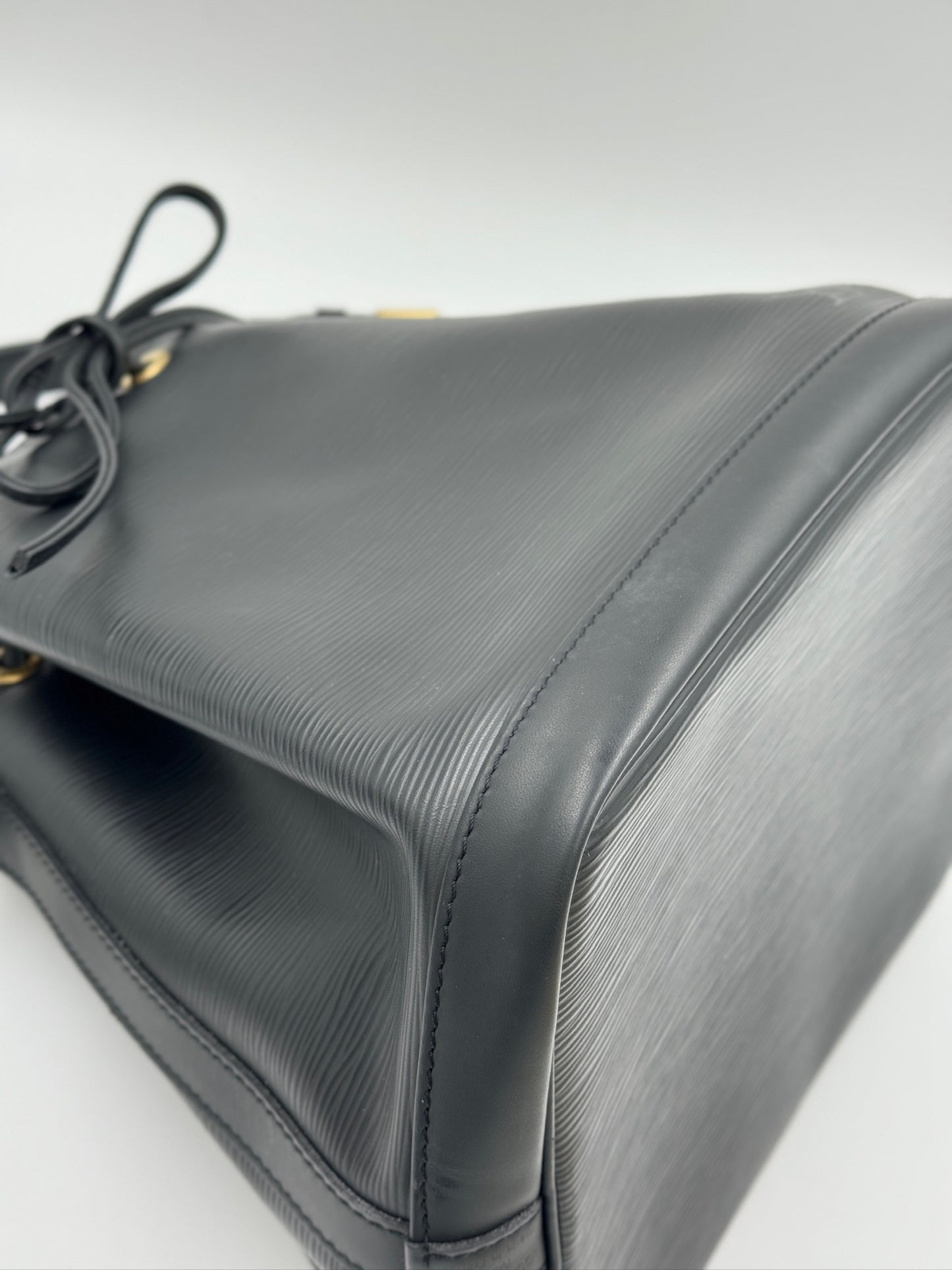 Louis Vuitton  Noe Epi 水波紋水桶包 / Rank SA