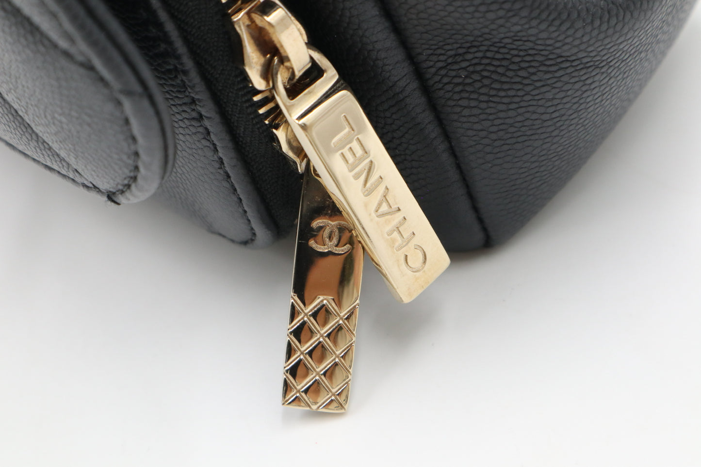 Chanel 黑金小號郵差包 / Rank SA 251106001