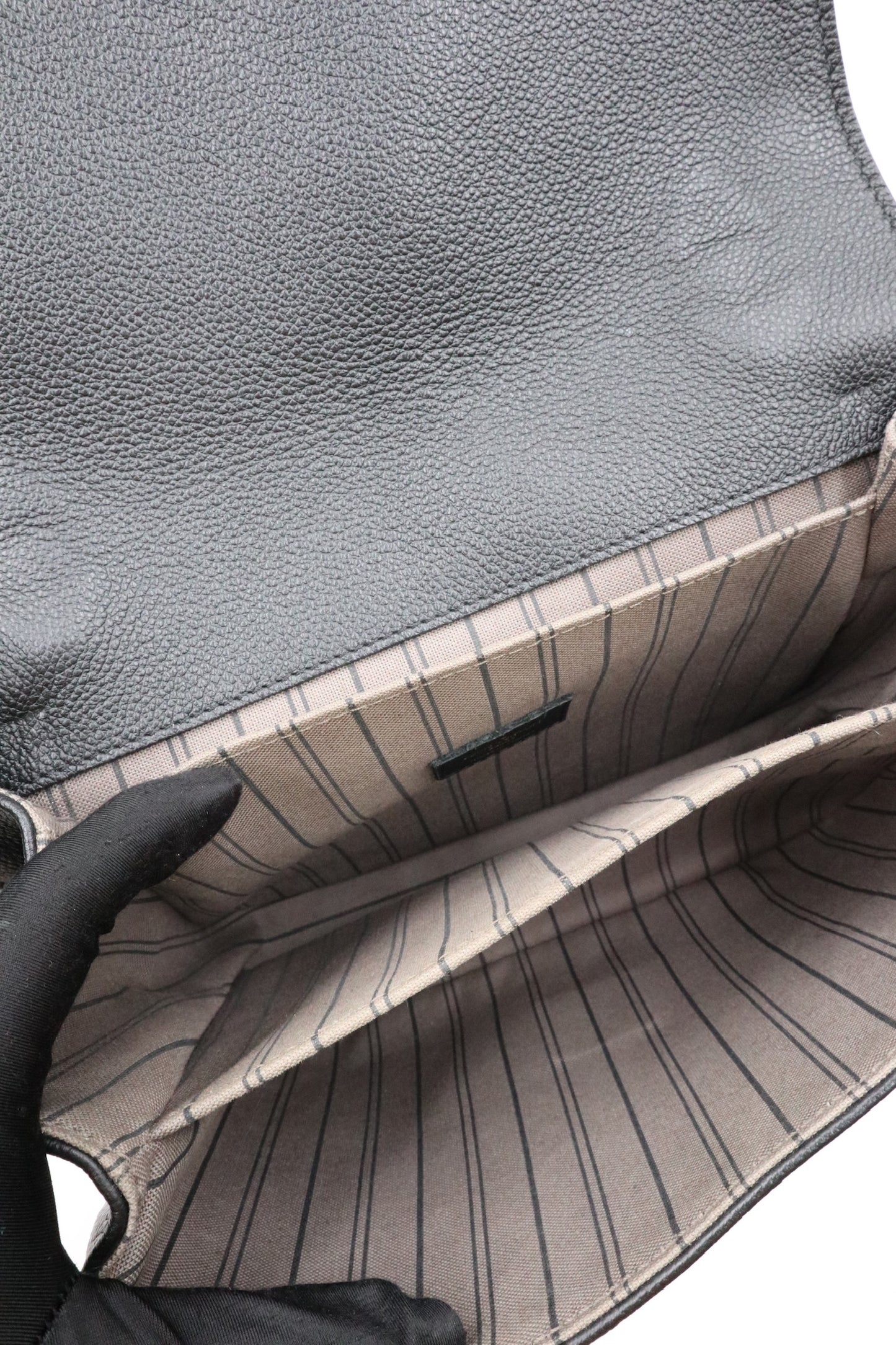 Louis Vuitton 牛皮壓紋金釦郵差包 黑色 / Rank SA 251106002