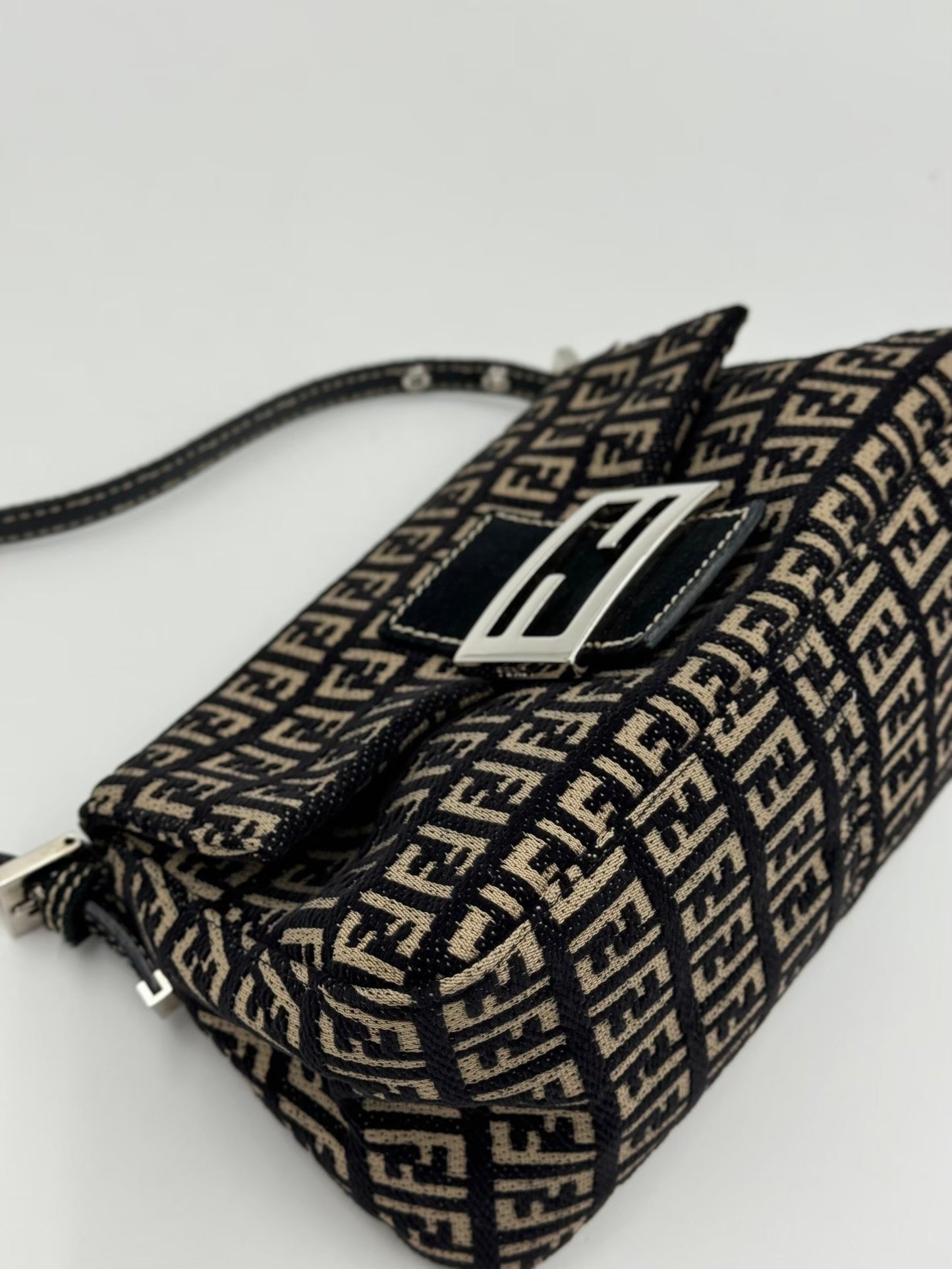 Fendi 米色老花小胖丁 / Rank SA