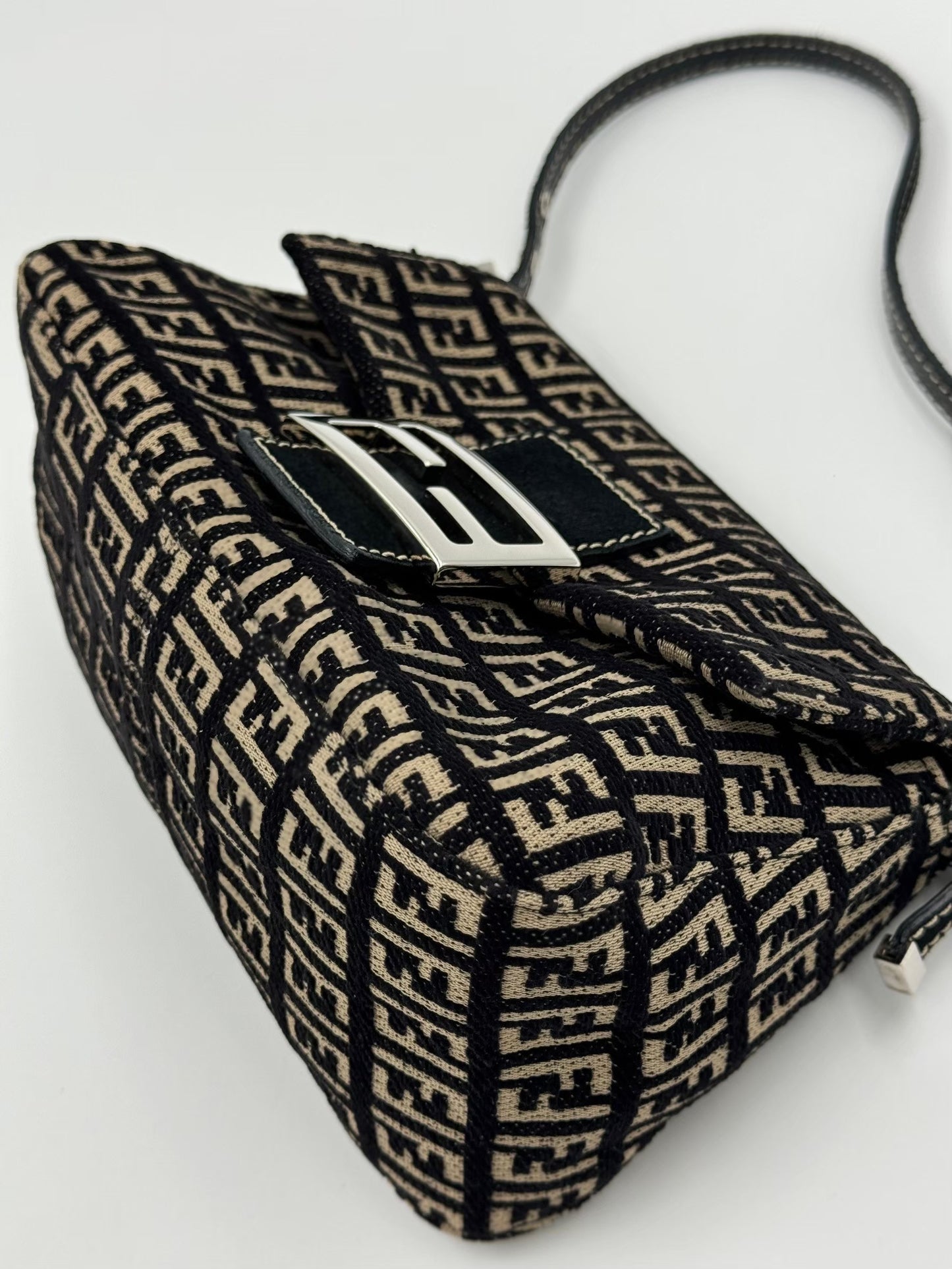 Fendi 米色老花小胖丁 / Rank SA