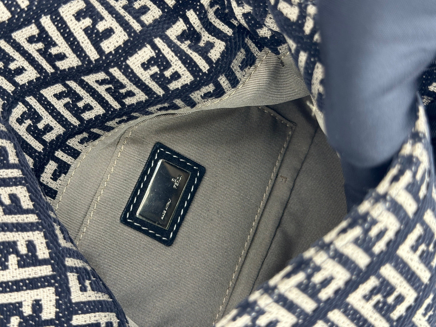 Fendi 米色老花小胖丁 / Rank SA