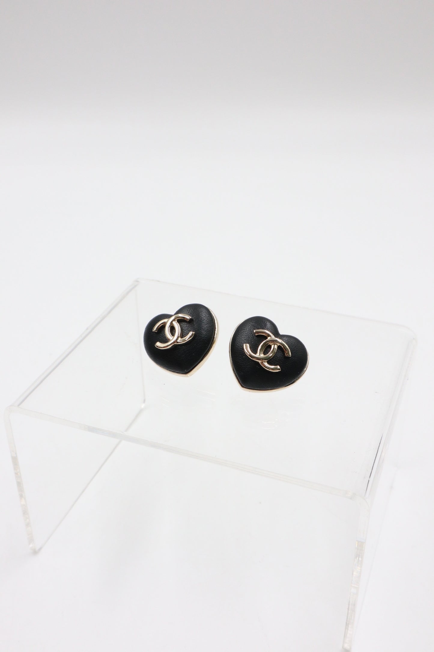 Chanel Earrings 黑金羊皮愛心耳環/ Rank SA 251027002