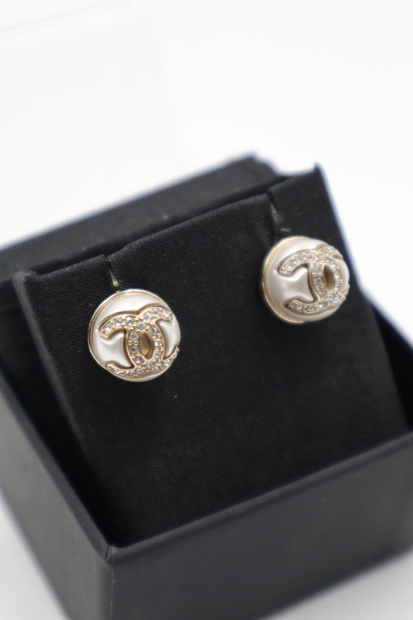 Chanel Earrings 珍珠水鑽圓型耳環/ Rank SA 251018005