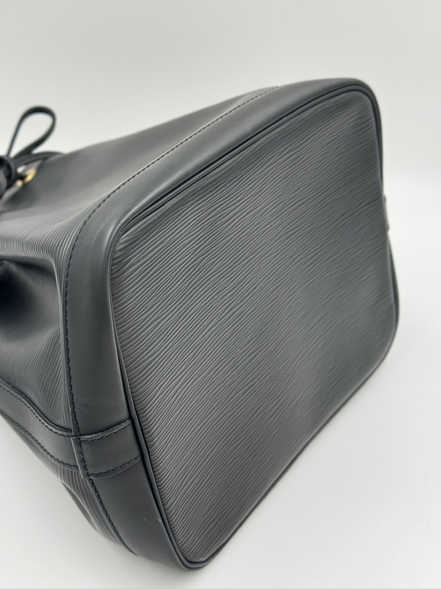 Louis Vuitton  Noe Epi 水波紋水桶包 / Rank SA