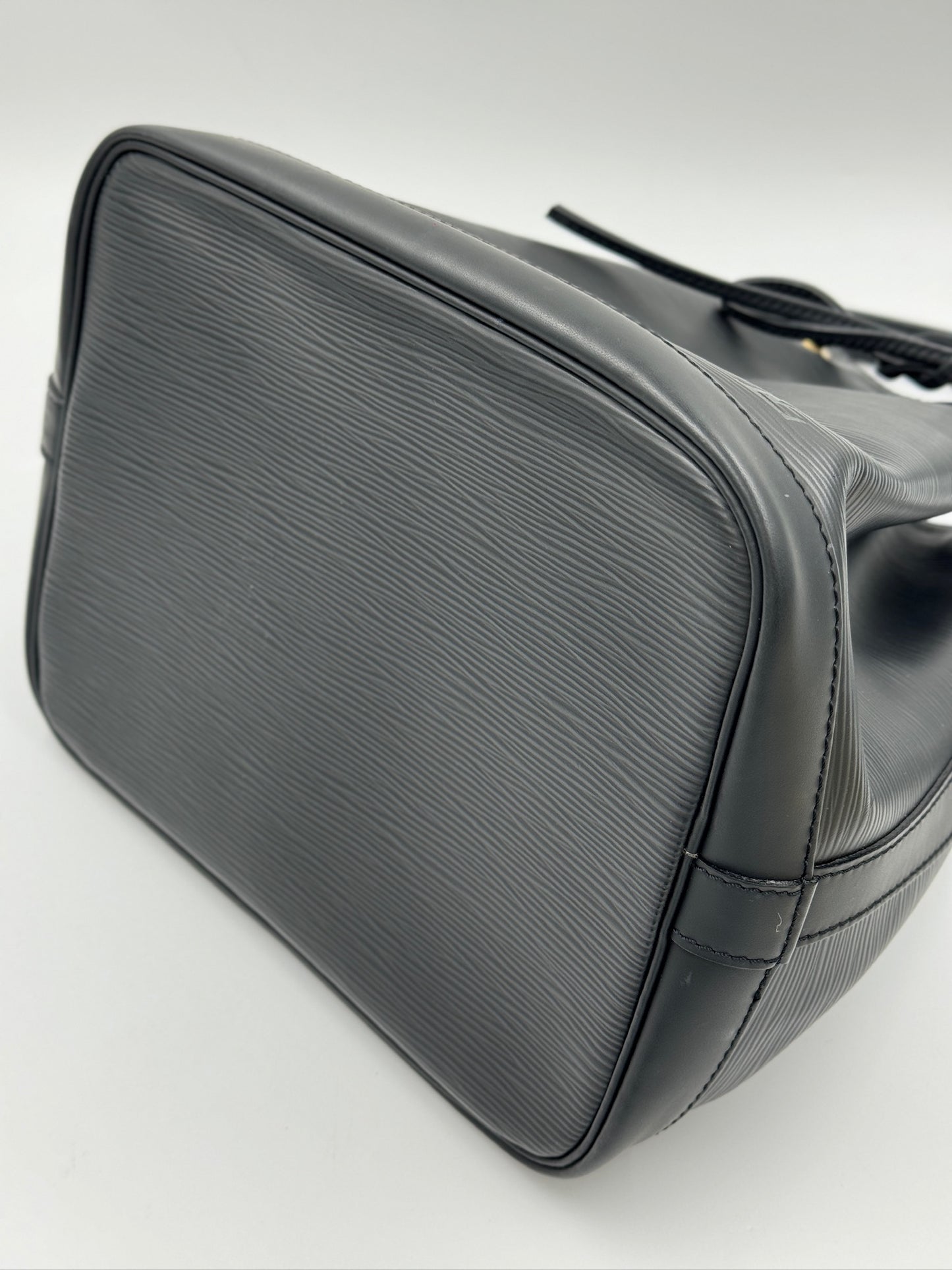 Louis Vuitton  Noe Epi 水波紋水桶包 / Rank SA