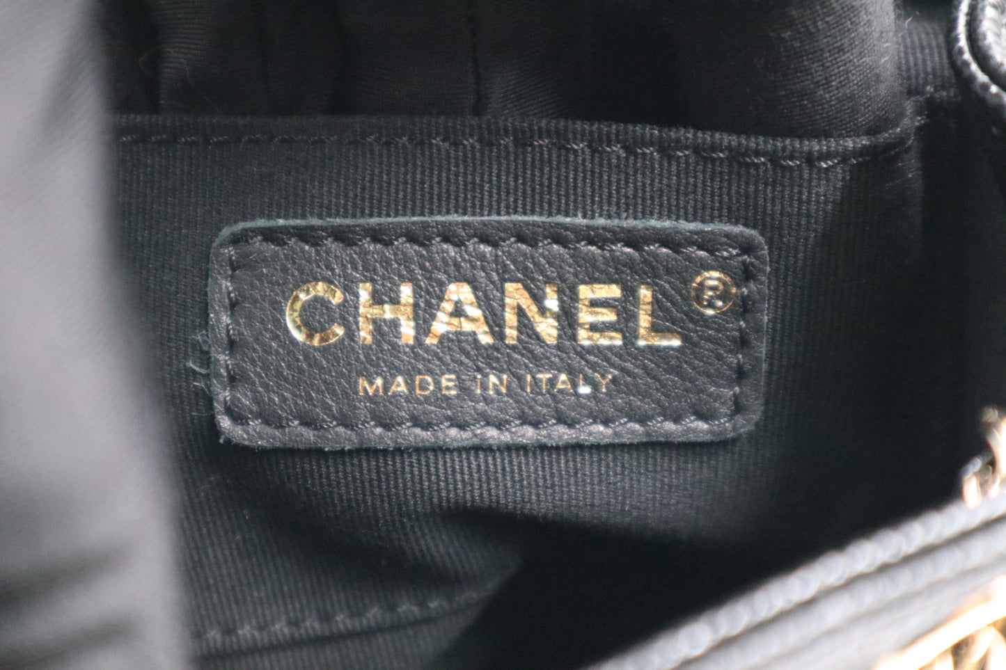 Chanel 黑魚子醬銀釦後背包 / Rank N 251018001