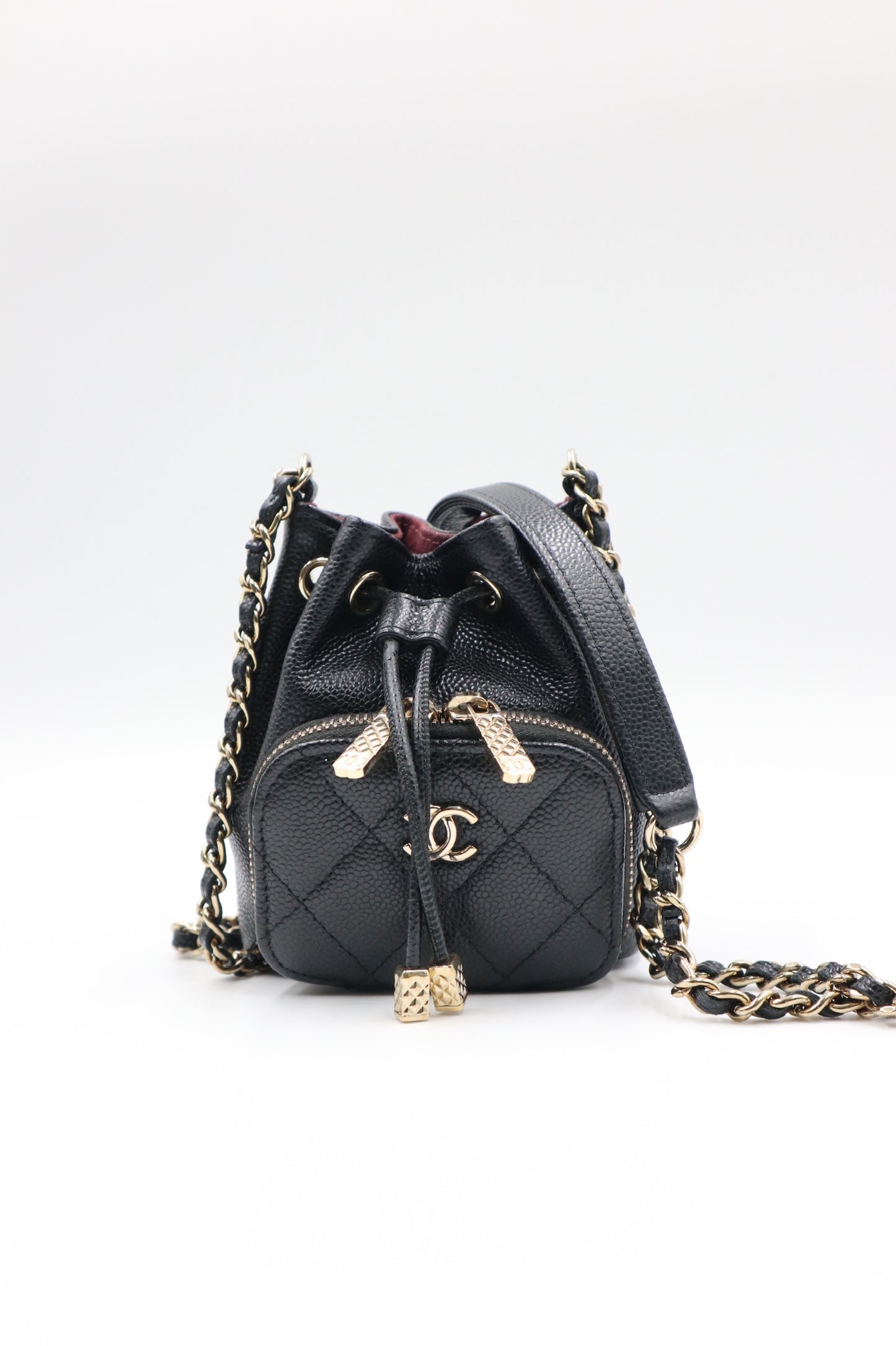 Chanel 黑金魚子醬淡金釦後背包 / Rank SA 251018001