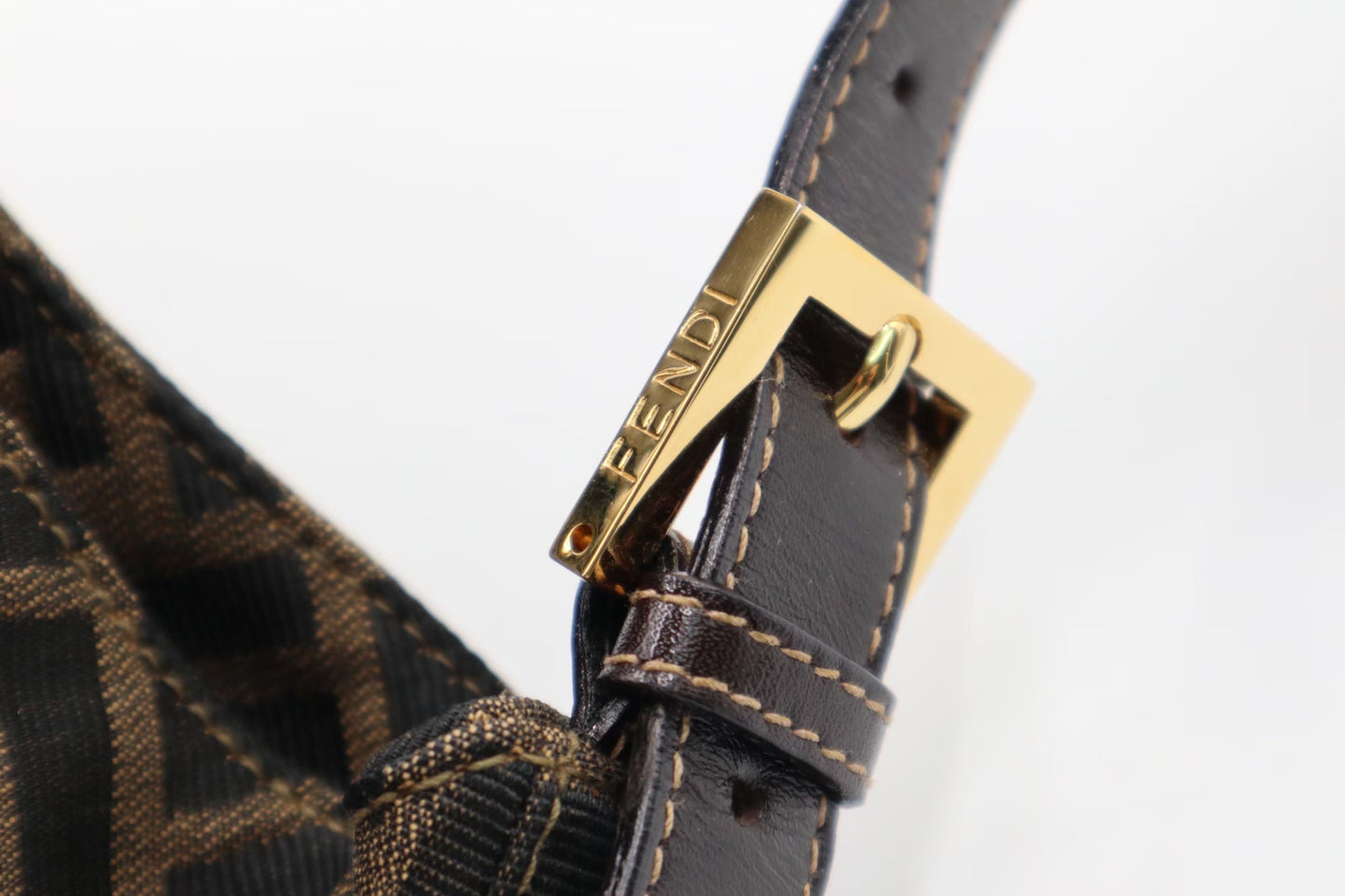 Fendi 牛角腋下包/Rank A S25102301