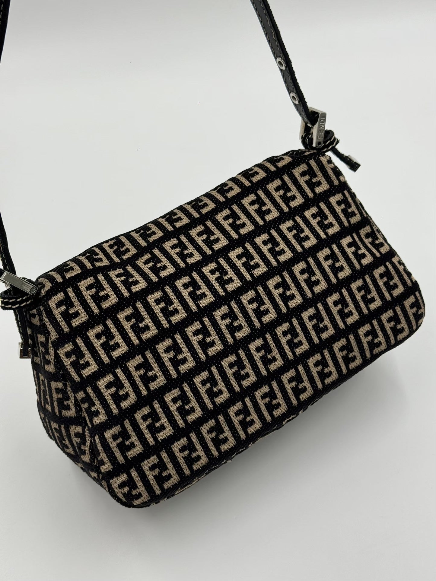 Fendi 米色老花小胖丁 / Rank SA