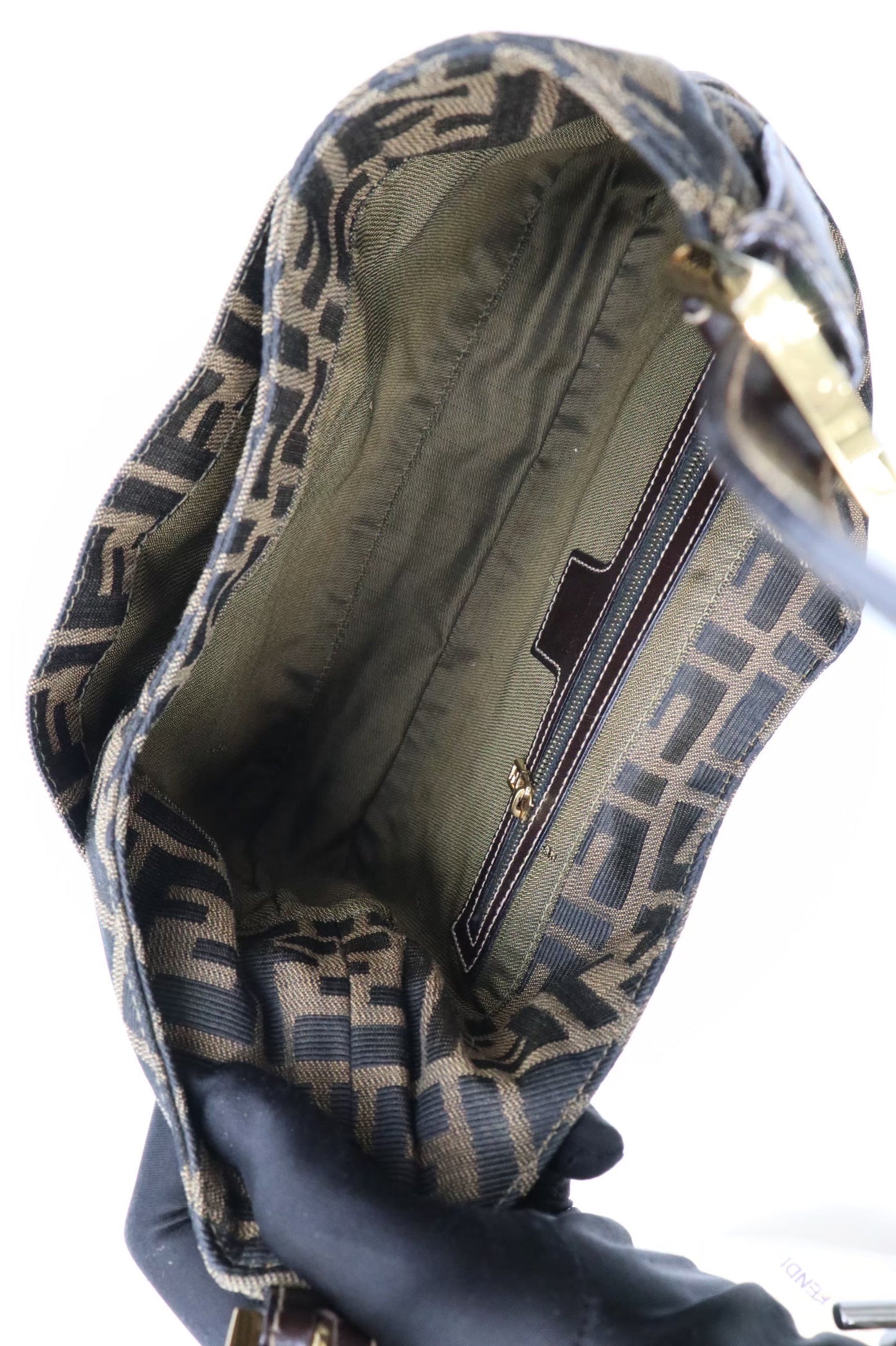 Fendi 牛角腋下包/Rank A S25102301