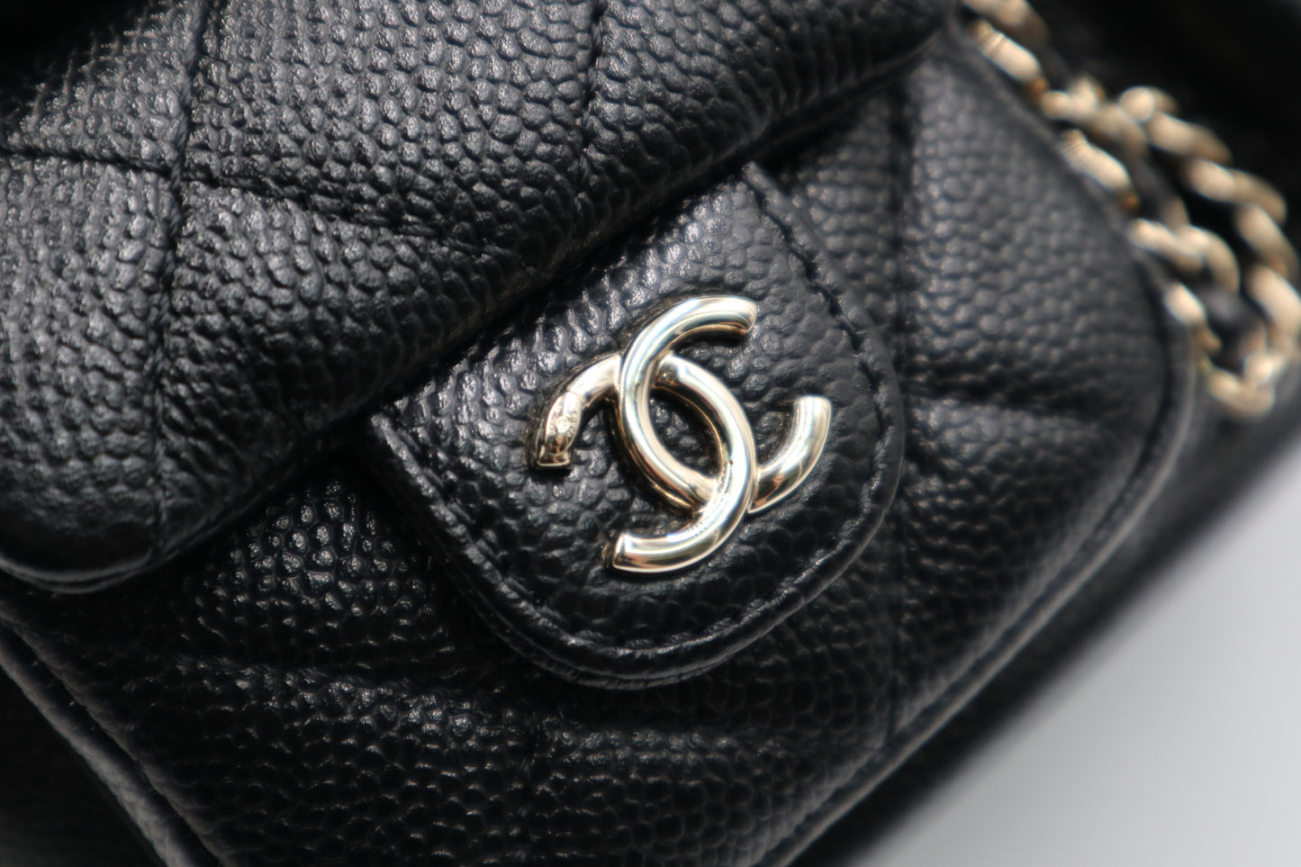 Chanel 黑魚子醬銀釦後背包 / Rank N 251018001