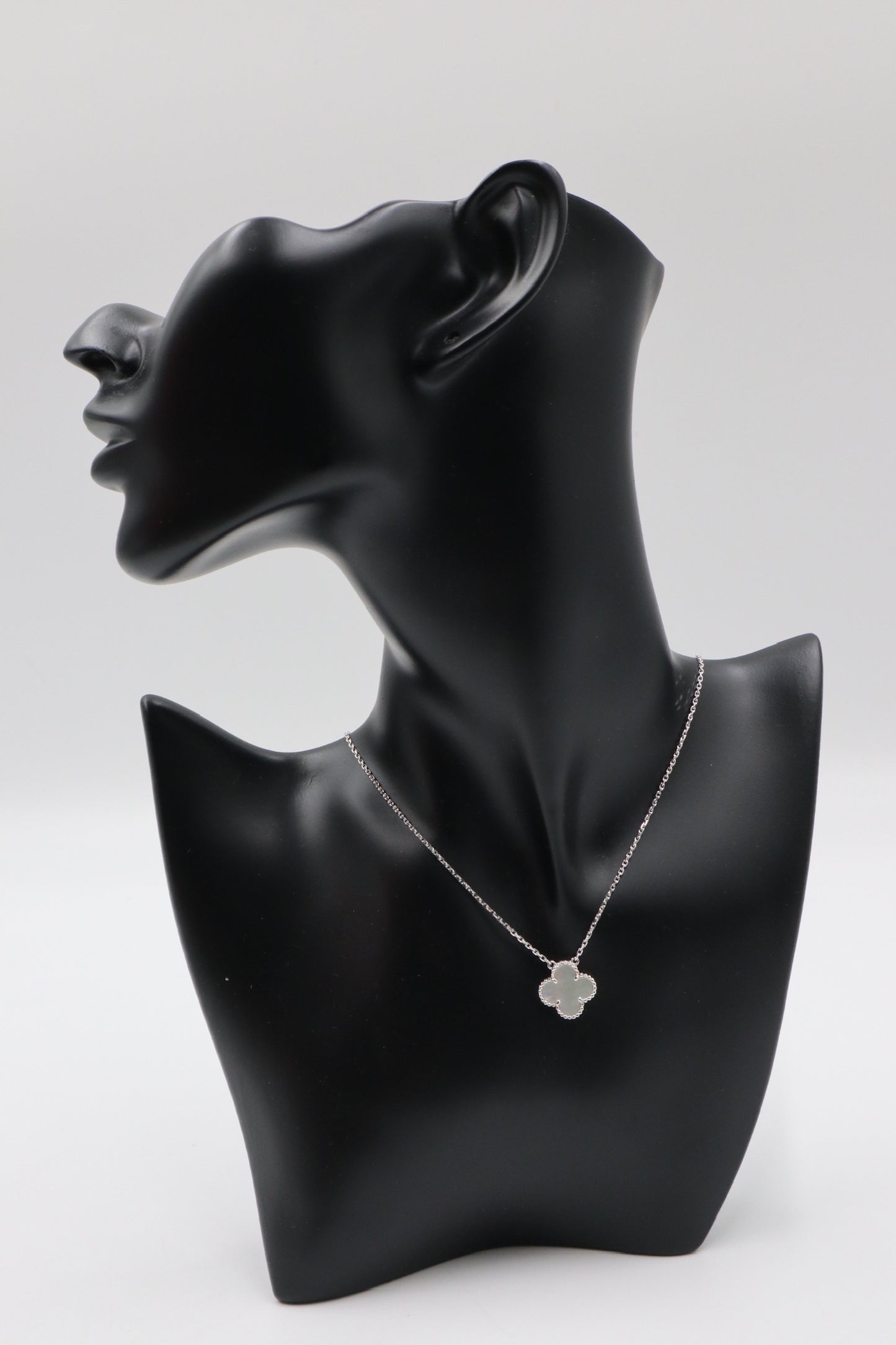 VCA 白K珍珠母貝墜飾 Necklace / Rank SA251027001