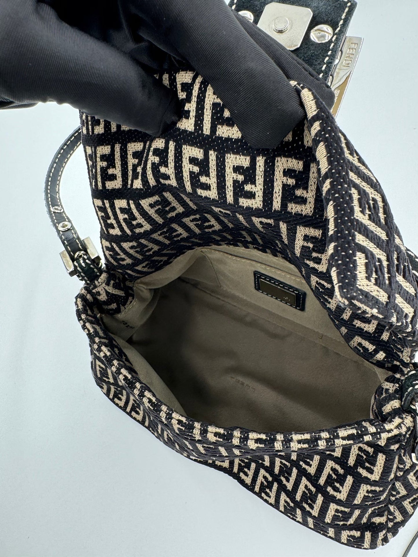 Fendi 米色老花小胖丁 / Rank SA