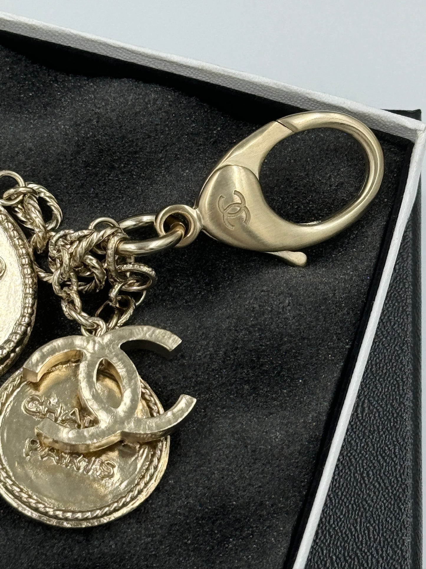 Chanel Pendant Gold / Rank N