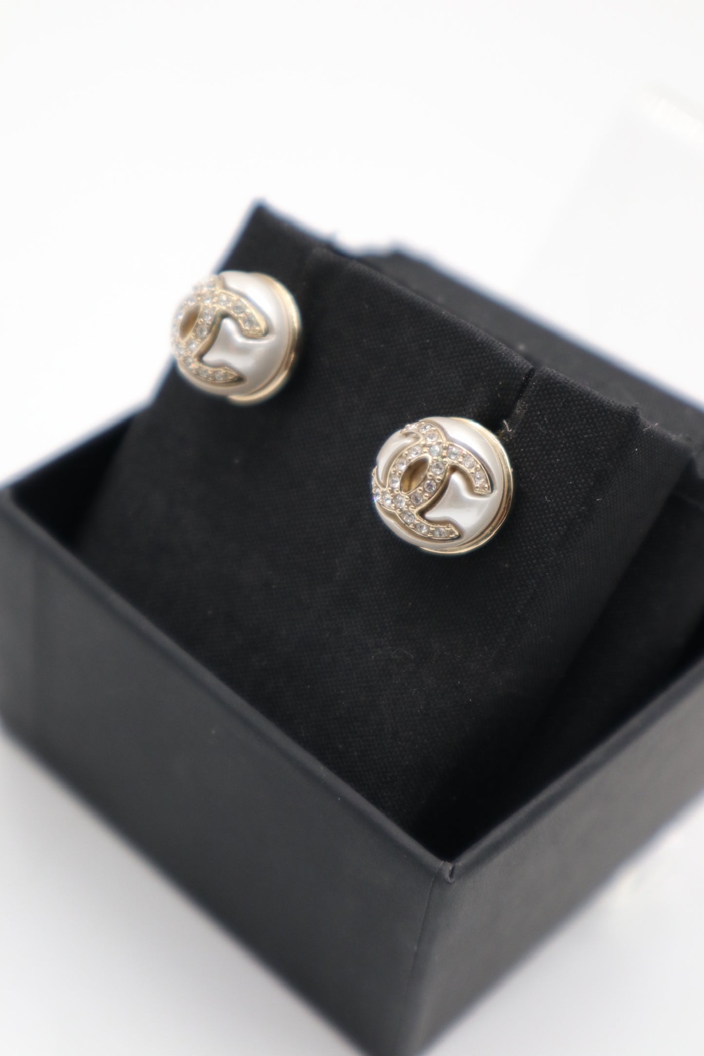 Chanel Earrings 珍珠水鑽圓型耳環/ Rank SA 251018005