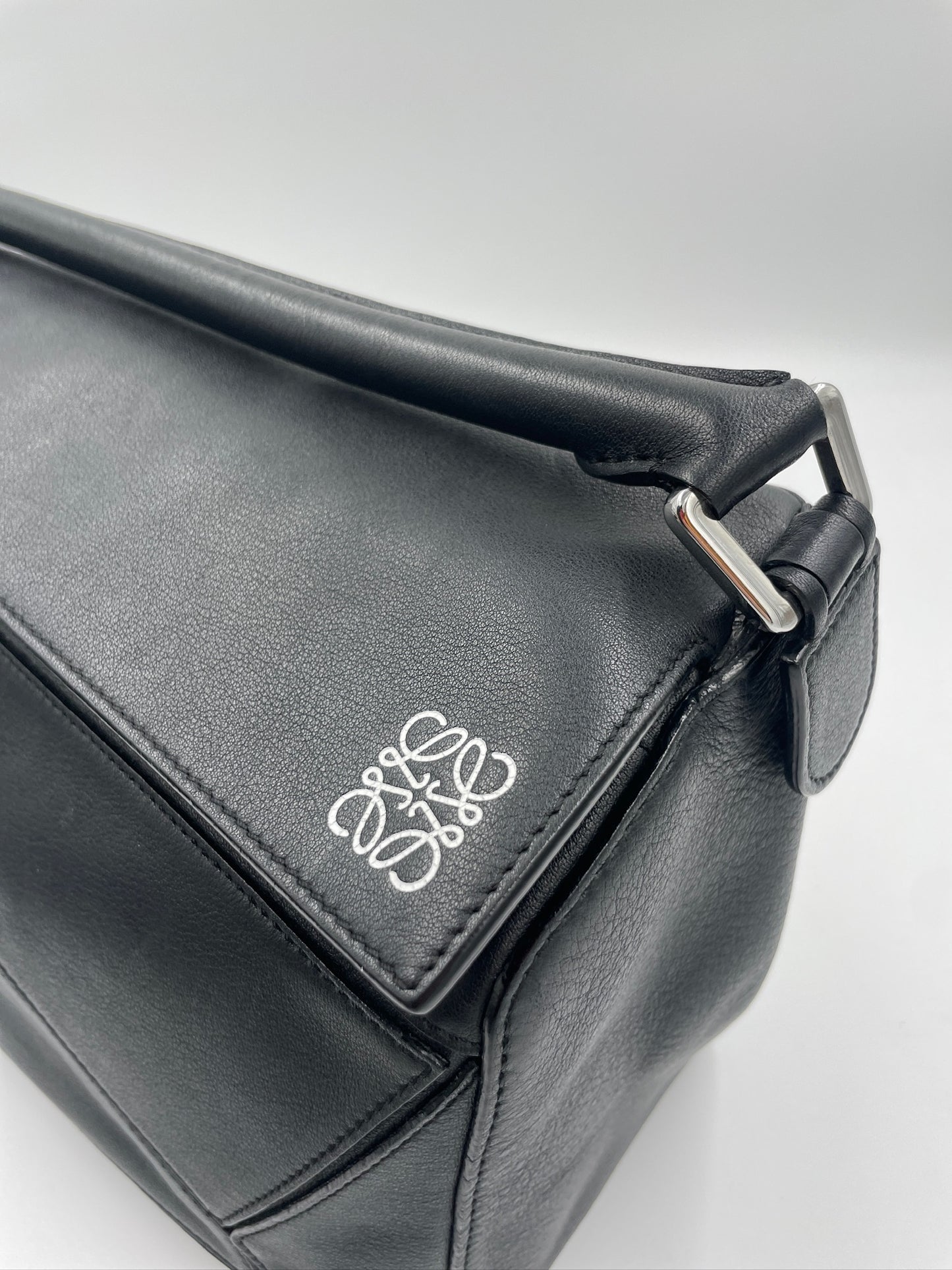 Loewe Puzzle Medium Black / Rank A