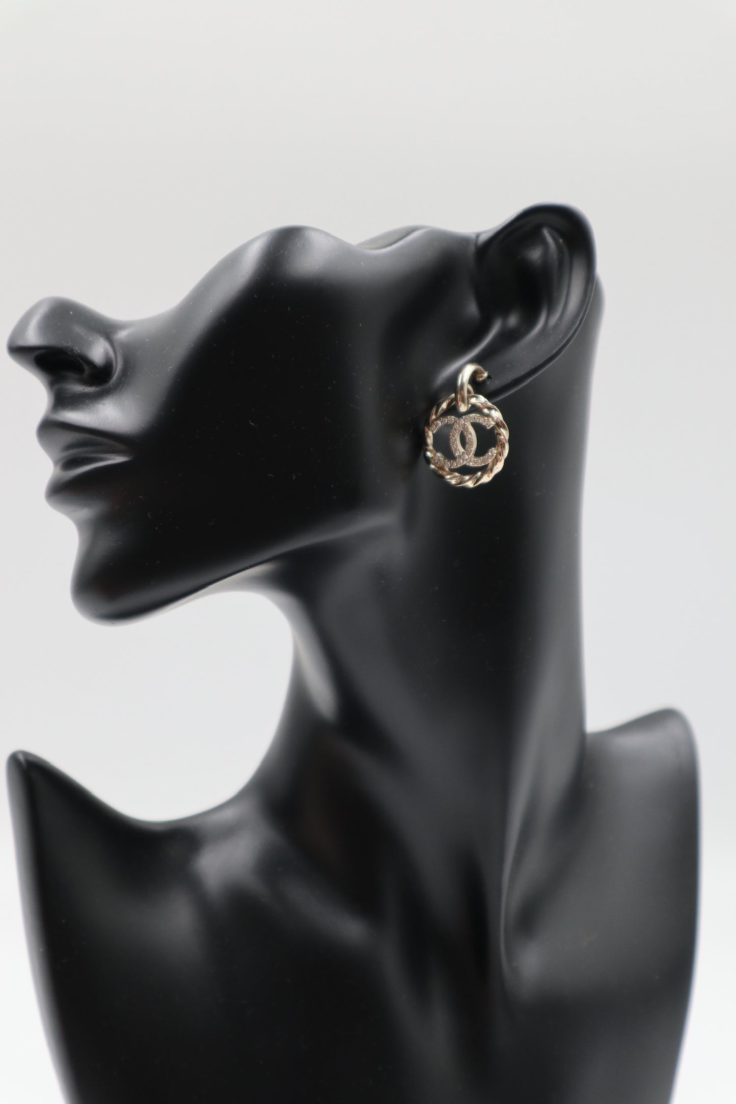 Chanel Earrings 雙C水鑽螺旋圓型耳環/ Rank SA 251006003